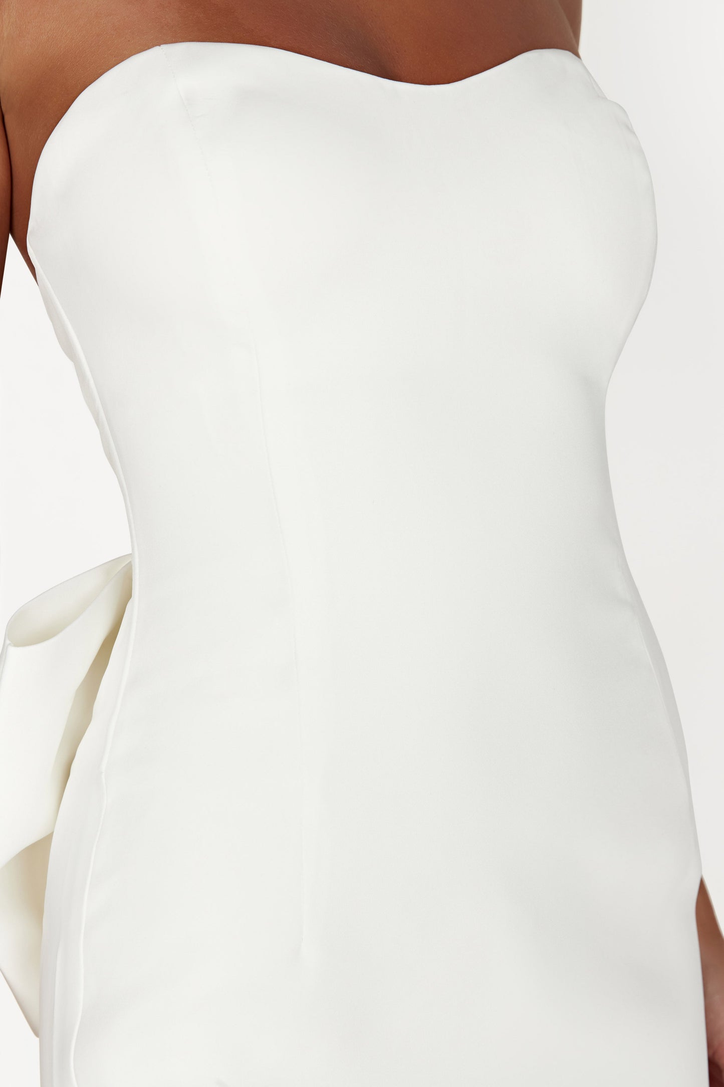 Mini-robe blanche sans bretelles avec nœud - Meredith