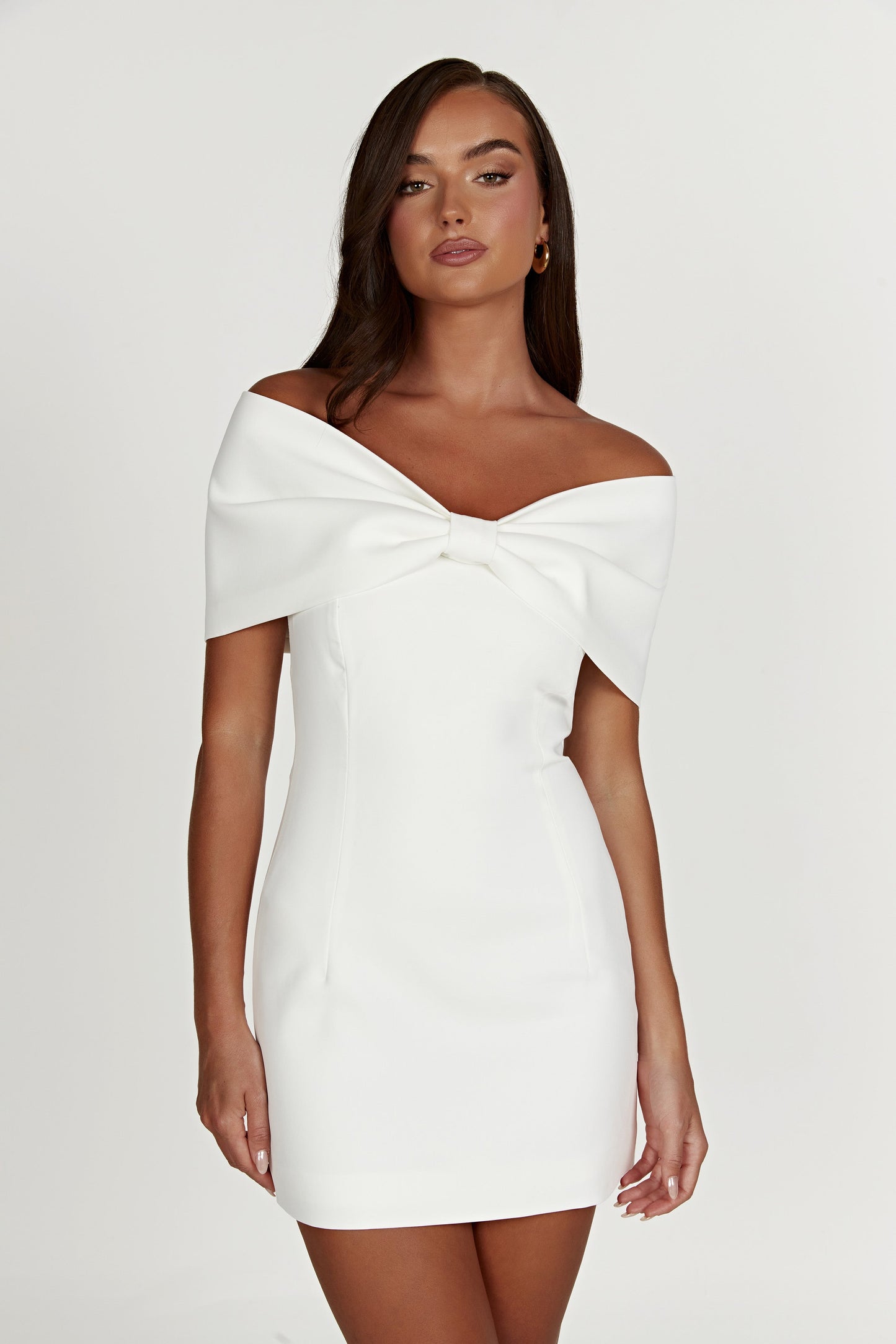 Mini-robe Gwyneth à nœud et épaules dénudées - Blanc