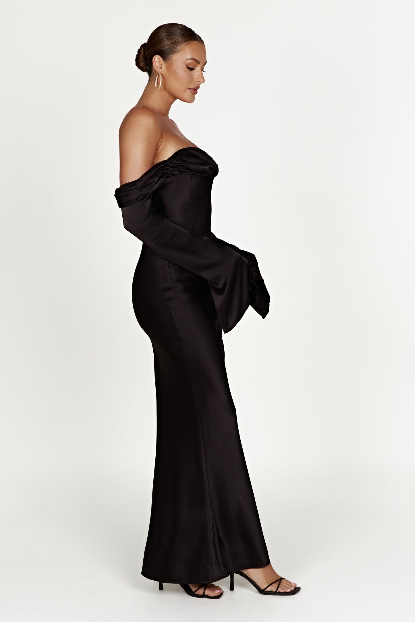 Robe Maxi Giselle à Manches Décolletées et Col Chaudron - Noir