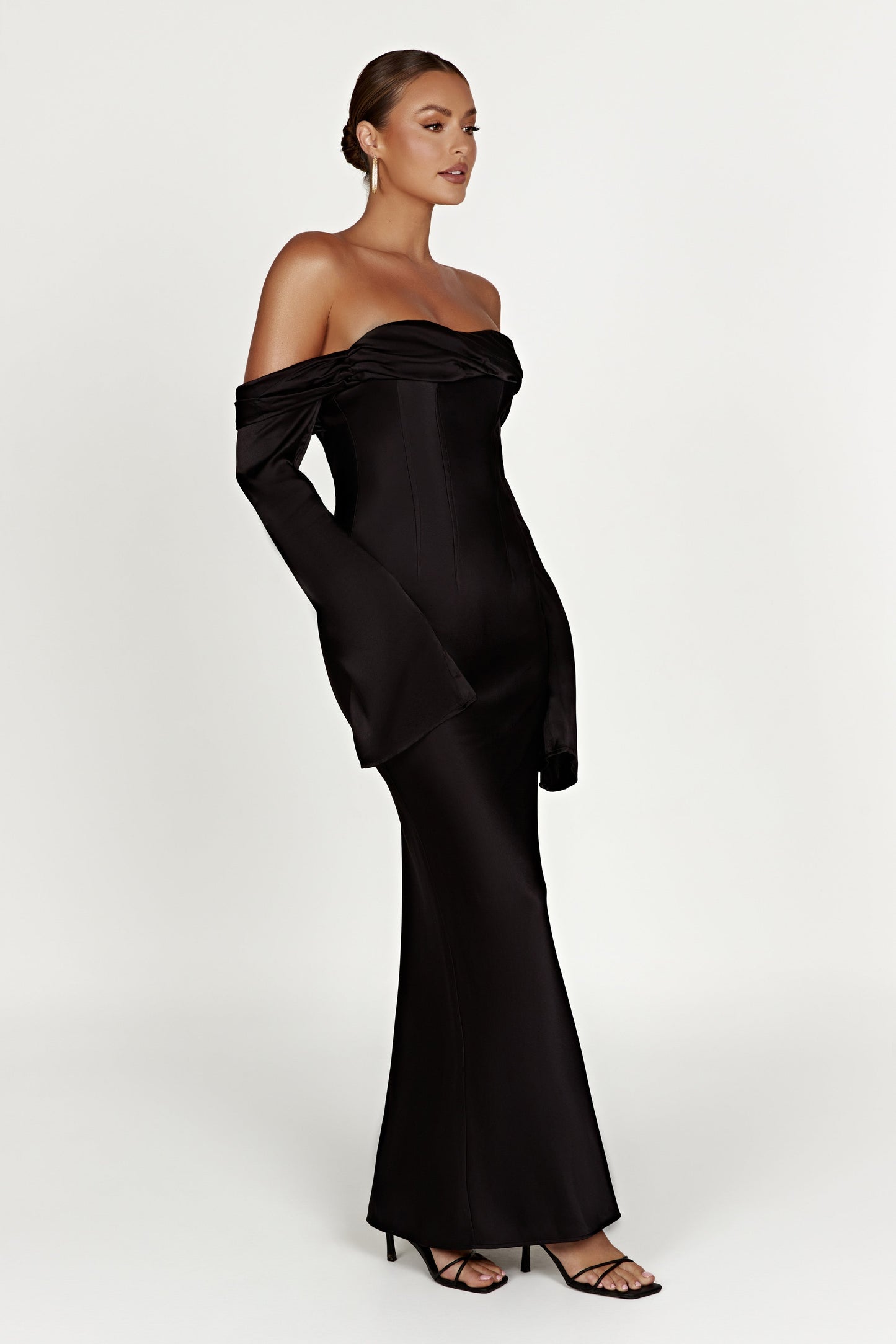 Robe Maxi Giselle à Manches Décolletées et Col Chaudron - Noir
