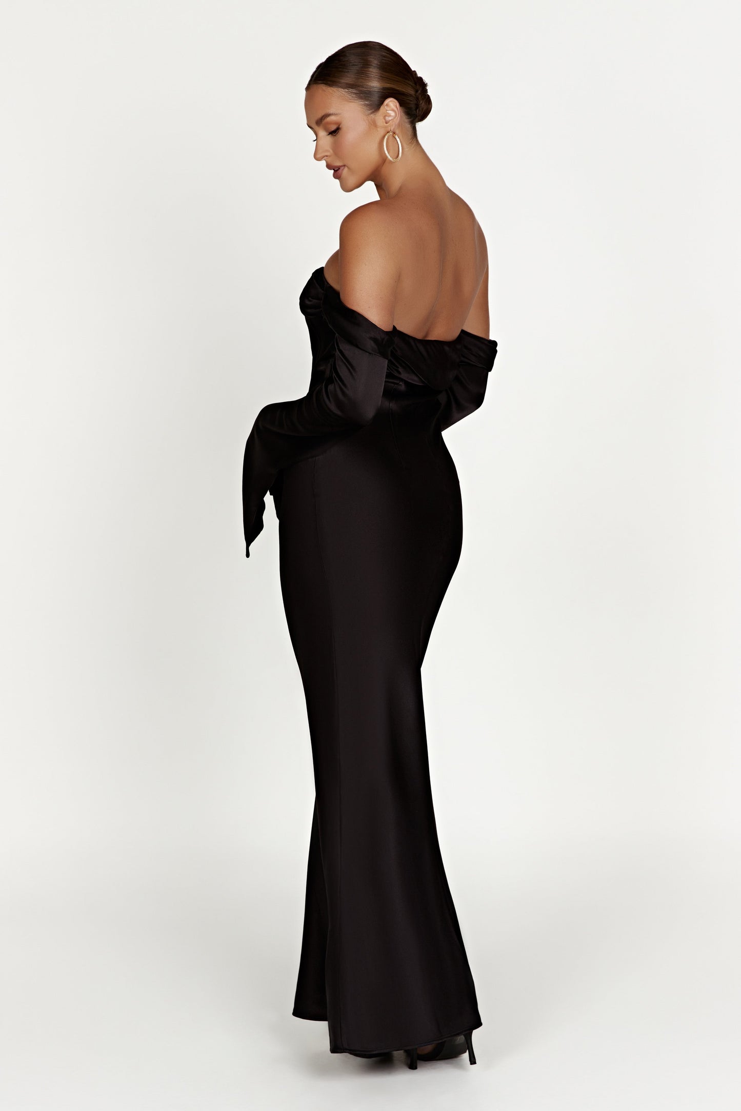 Robe Maxi Giselle à Manches Décolletées et Col Chaudron - Noir