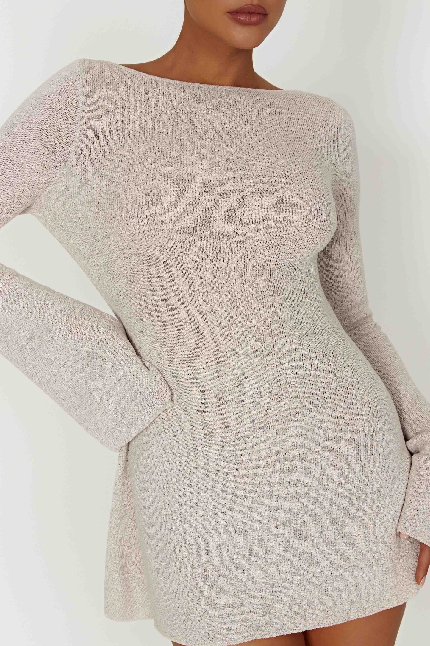 Robe mini en tricot à manches longues et dos ouvert Zahra - Gris