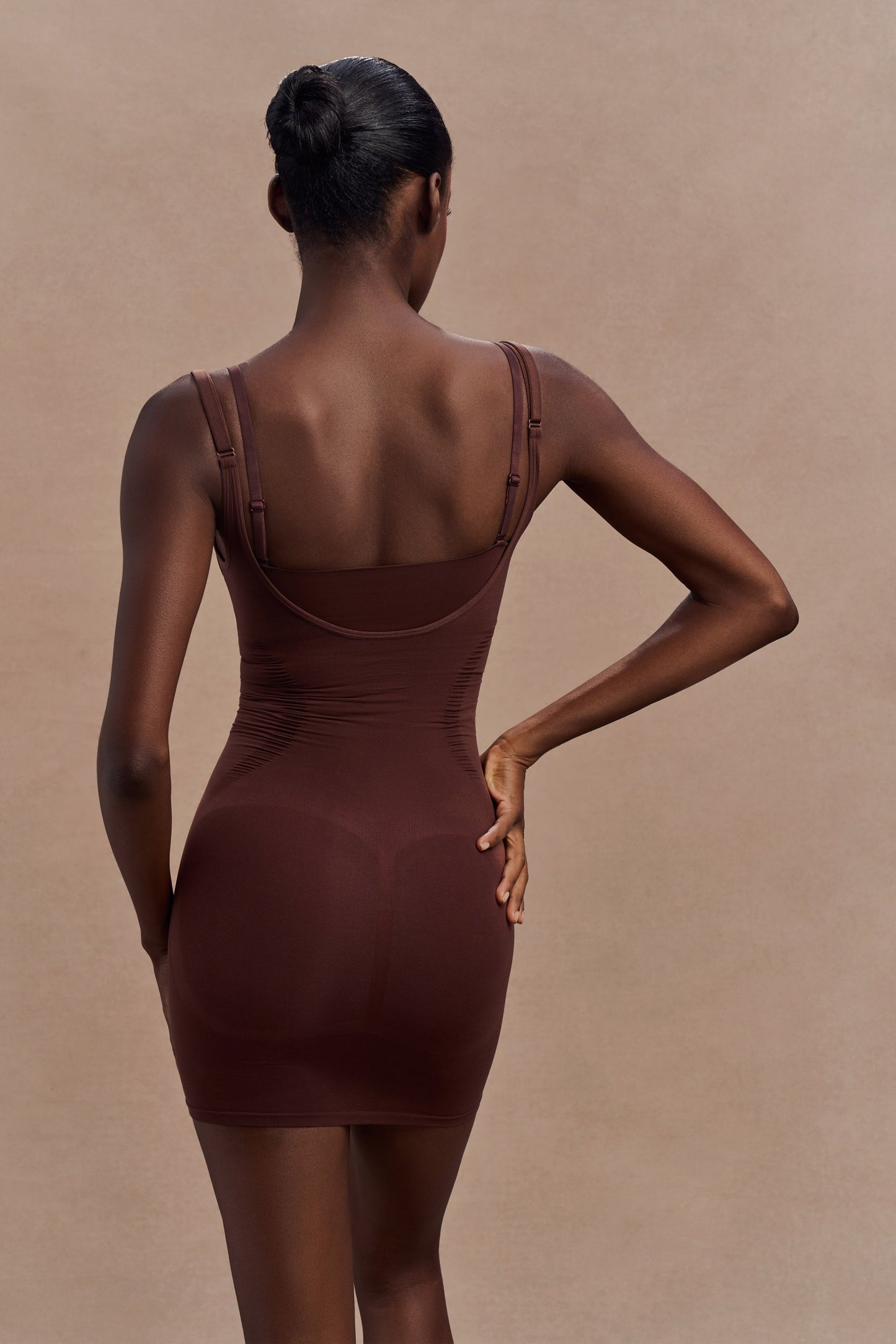 Jocelyn Mini-robe gainante sans dos - Espresso