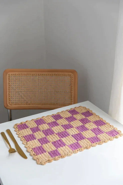 Set de table à carreaux lavande, plateau rectangulaire en raphia