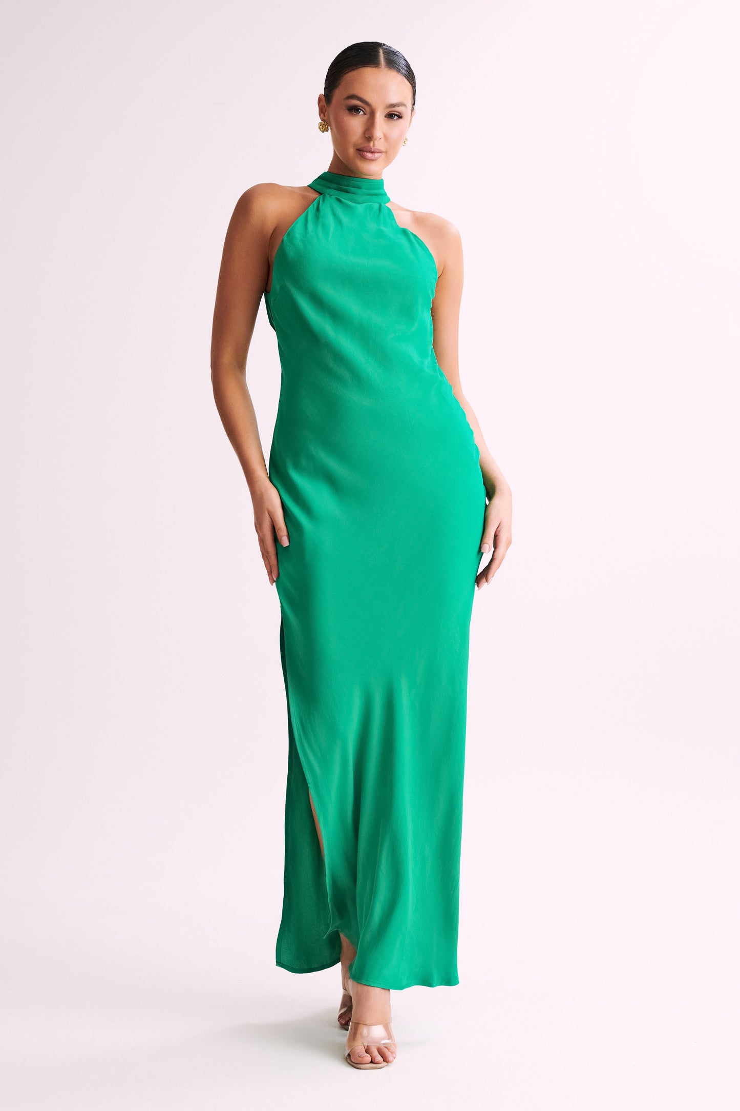 Claire Robe Maxi en Satin avec Décolleté Croisé et Fente - Verte