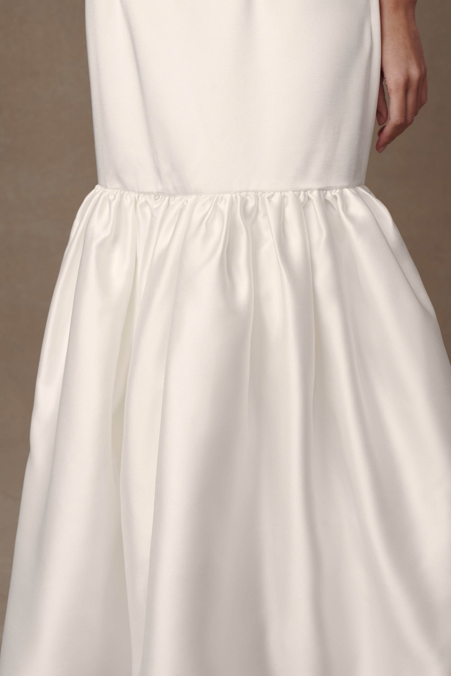 Robe de mariée Danica en satin avec décolleté halter - Blanc