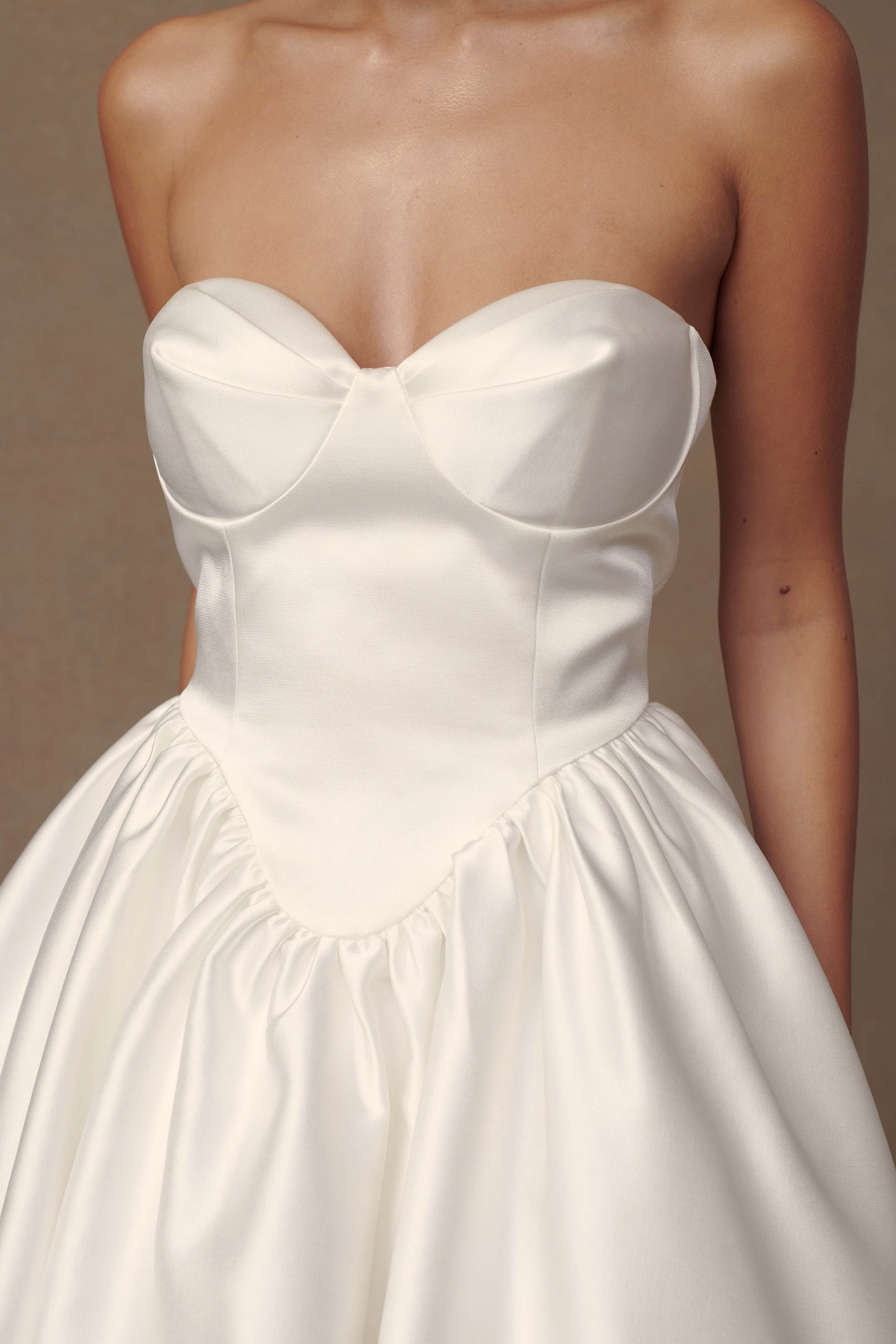 Hollie Robe Mini Corset Structurelle - Blanche