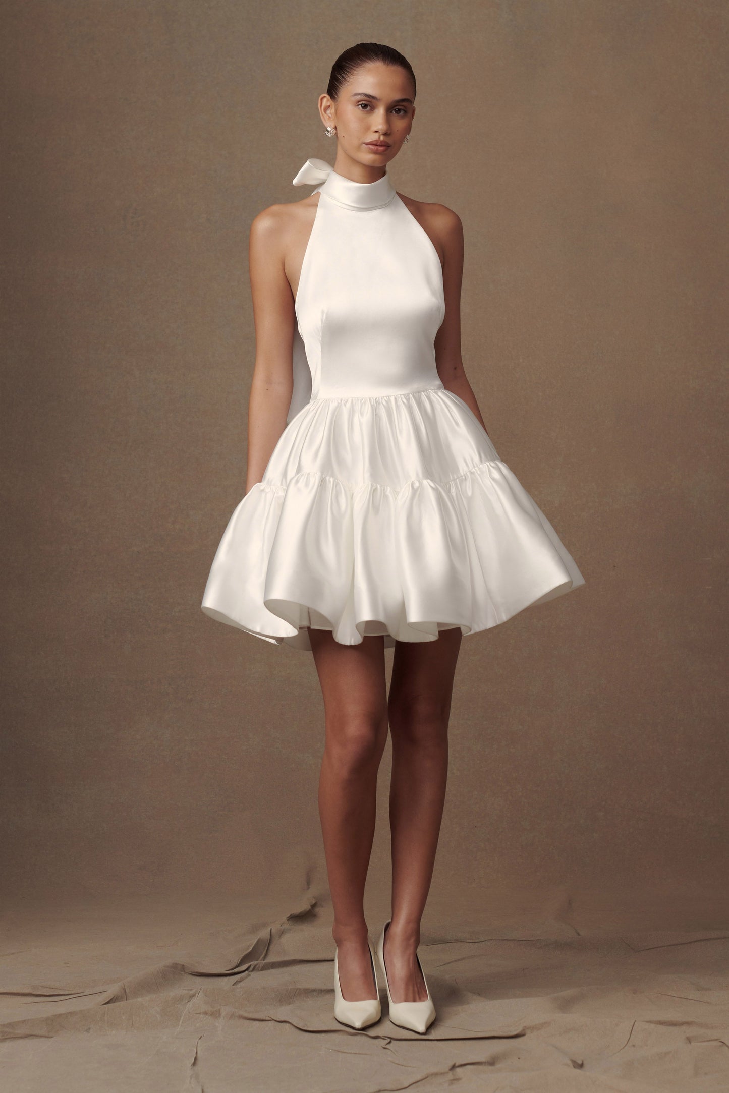Mini-robe Dorota en satin avec décolleté halter - Blanc
