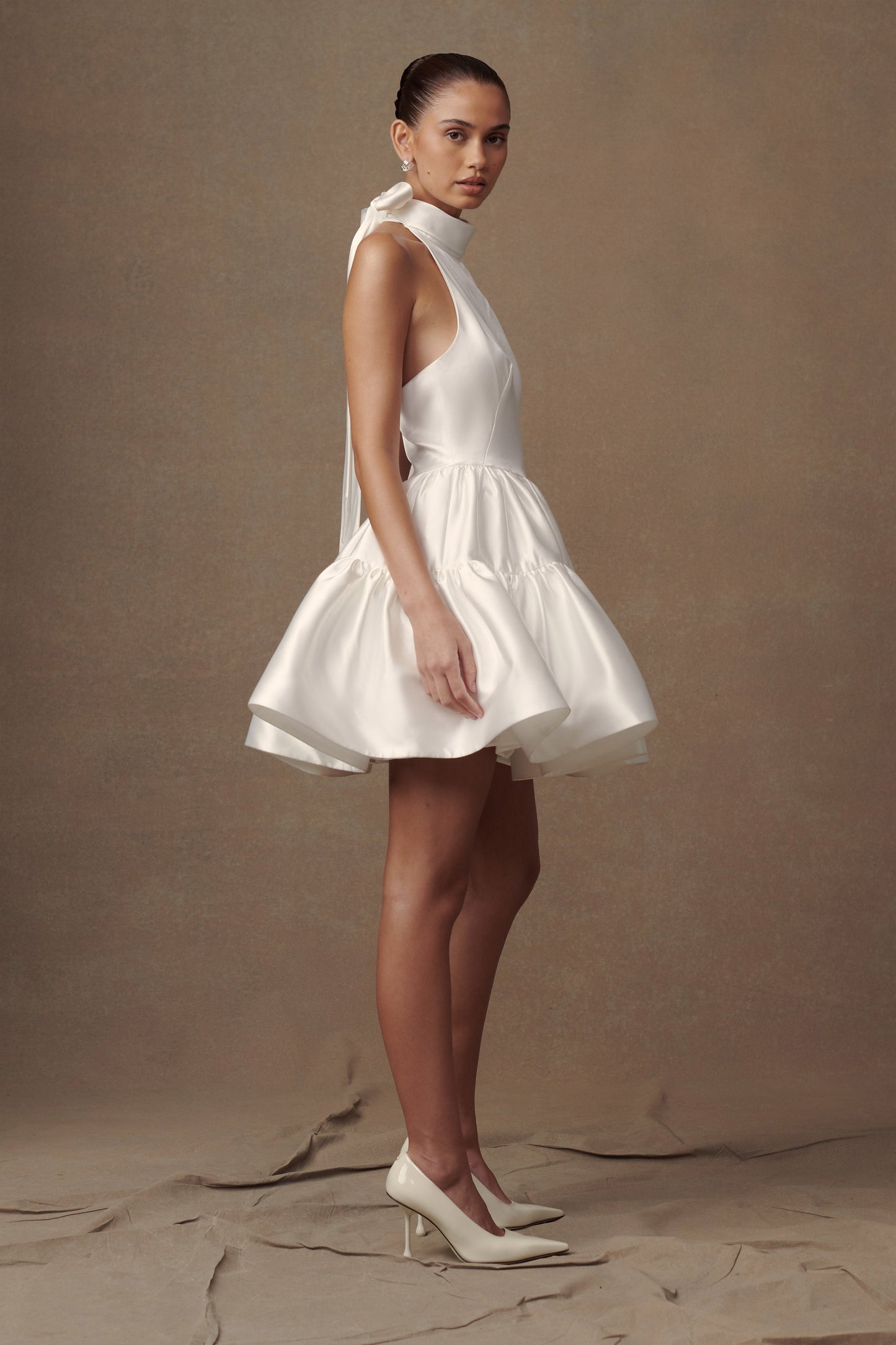 Mini-robe Dorota en satin avec décolleté halter - Blanc