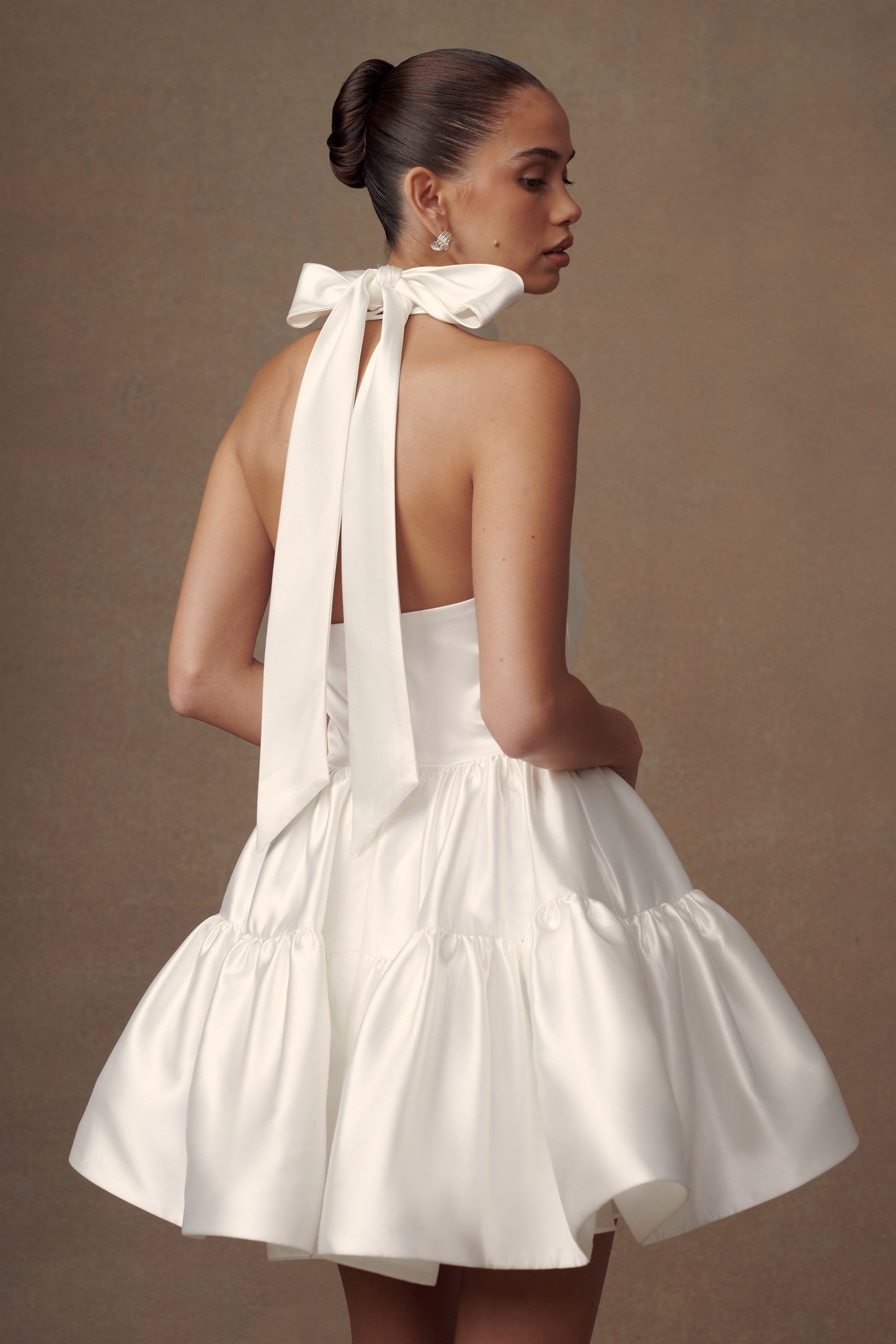 Mini-robe Dorota en satin avec décolleté halter - Blanc