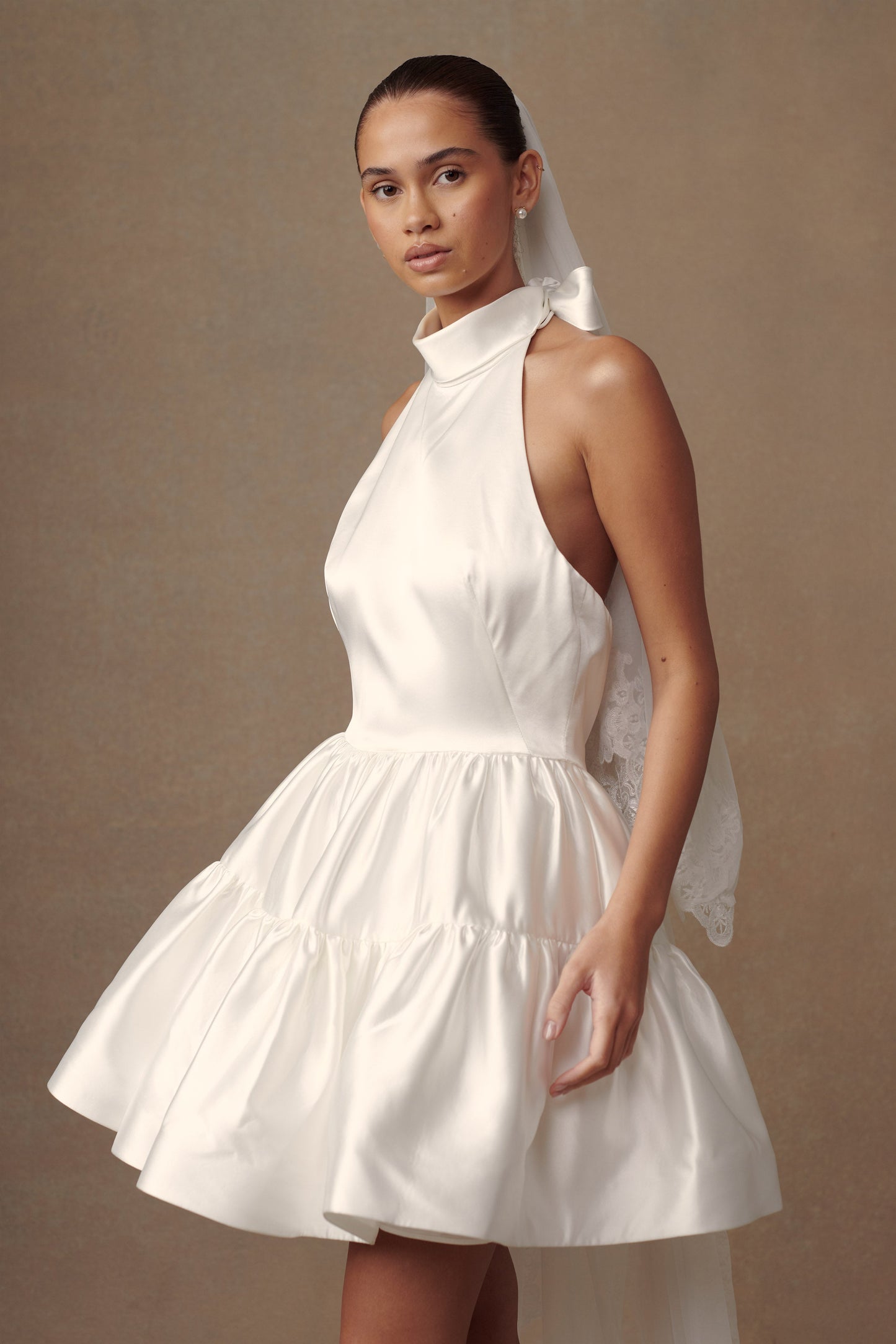 Mini-robe Dorota en satin avec décolleté halter - Blanc