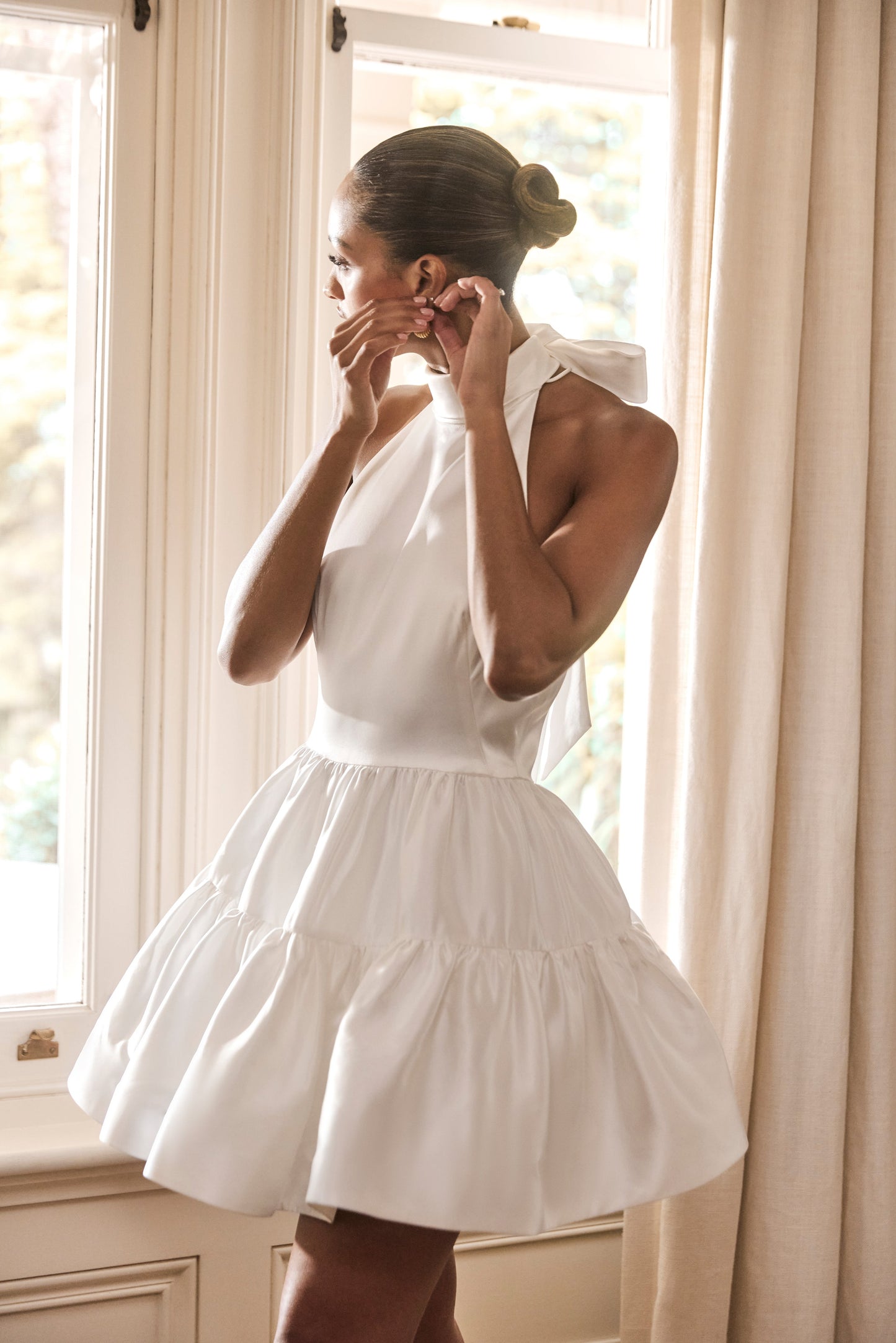 Mini-robe Dorota en satin avec décolleté halter - Blanc