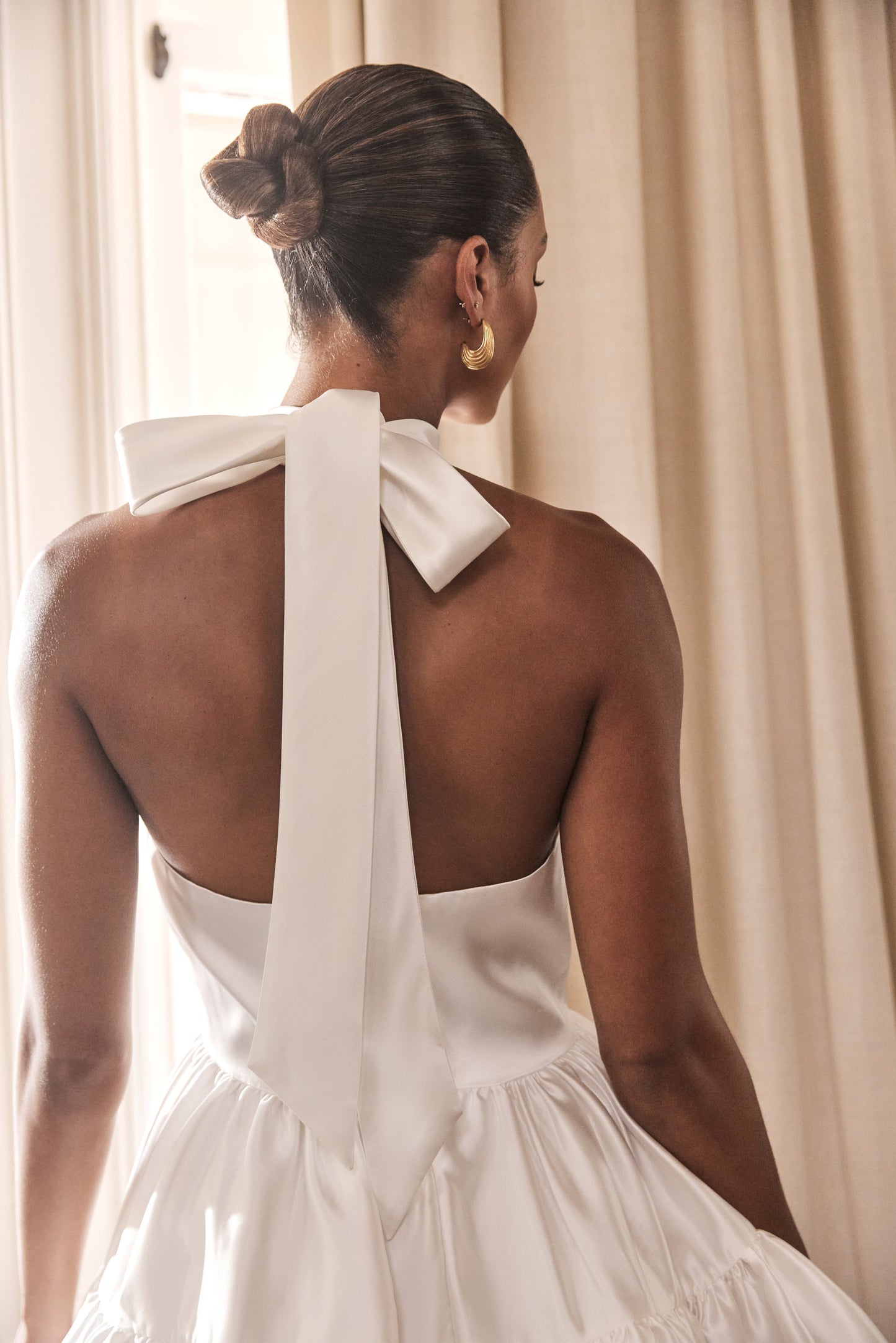 Mini-robe Dorota en satin avec décolleté halter - Blanc