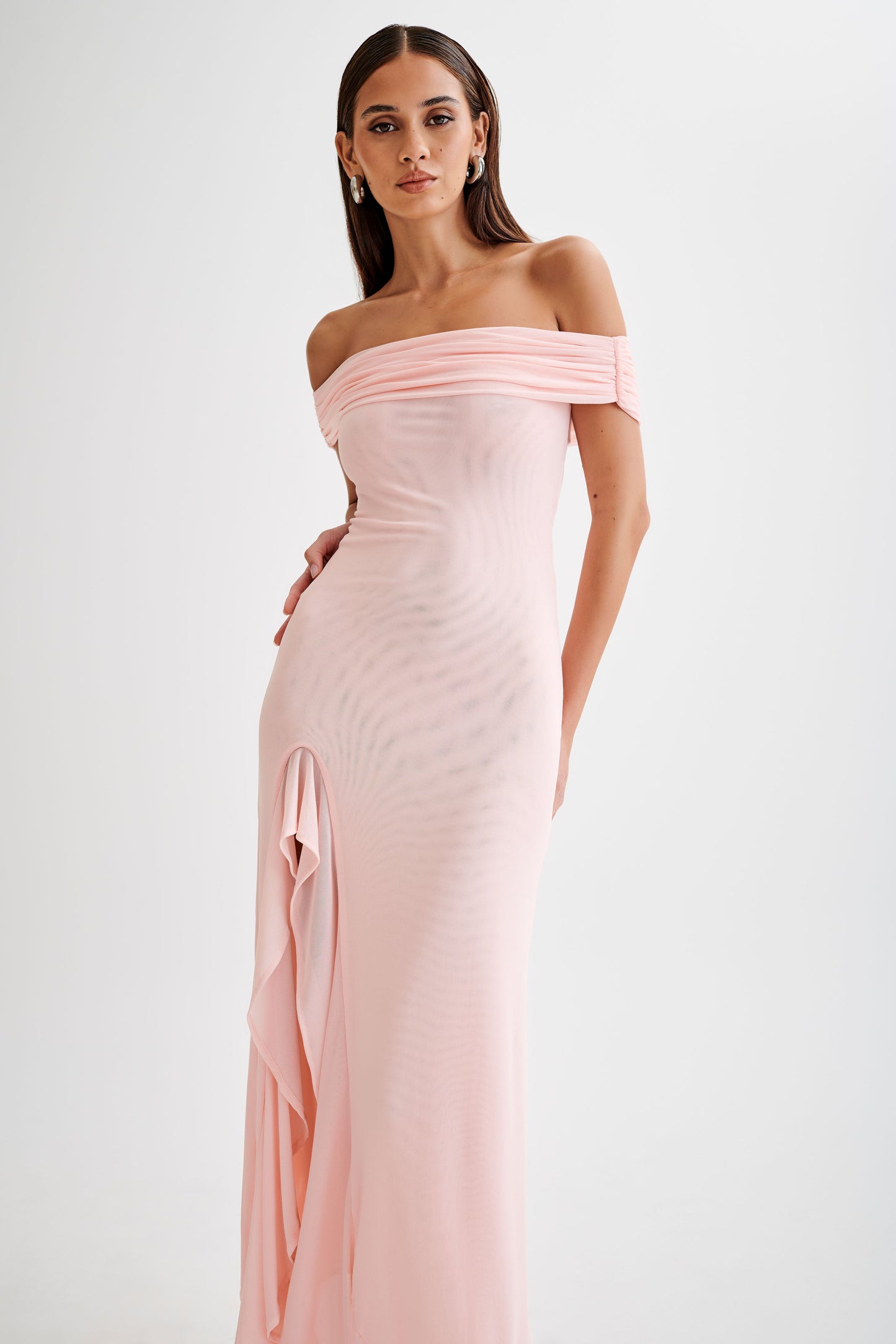 Audrey, robe maxi en maille à épaules dénudées - Rose pâle