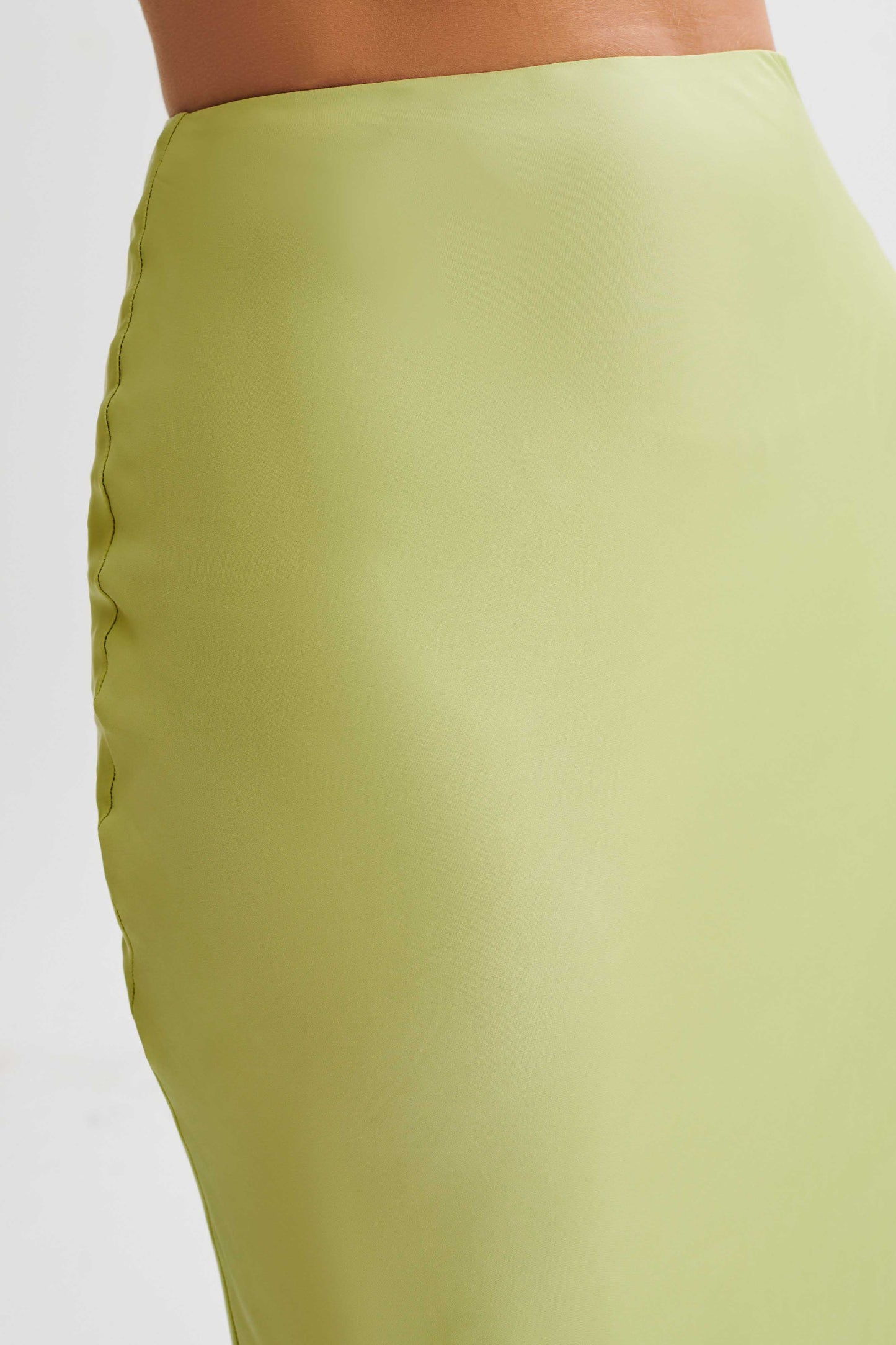 Jupe Allegra en satin, longueur genou - Pomme