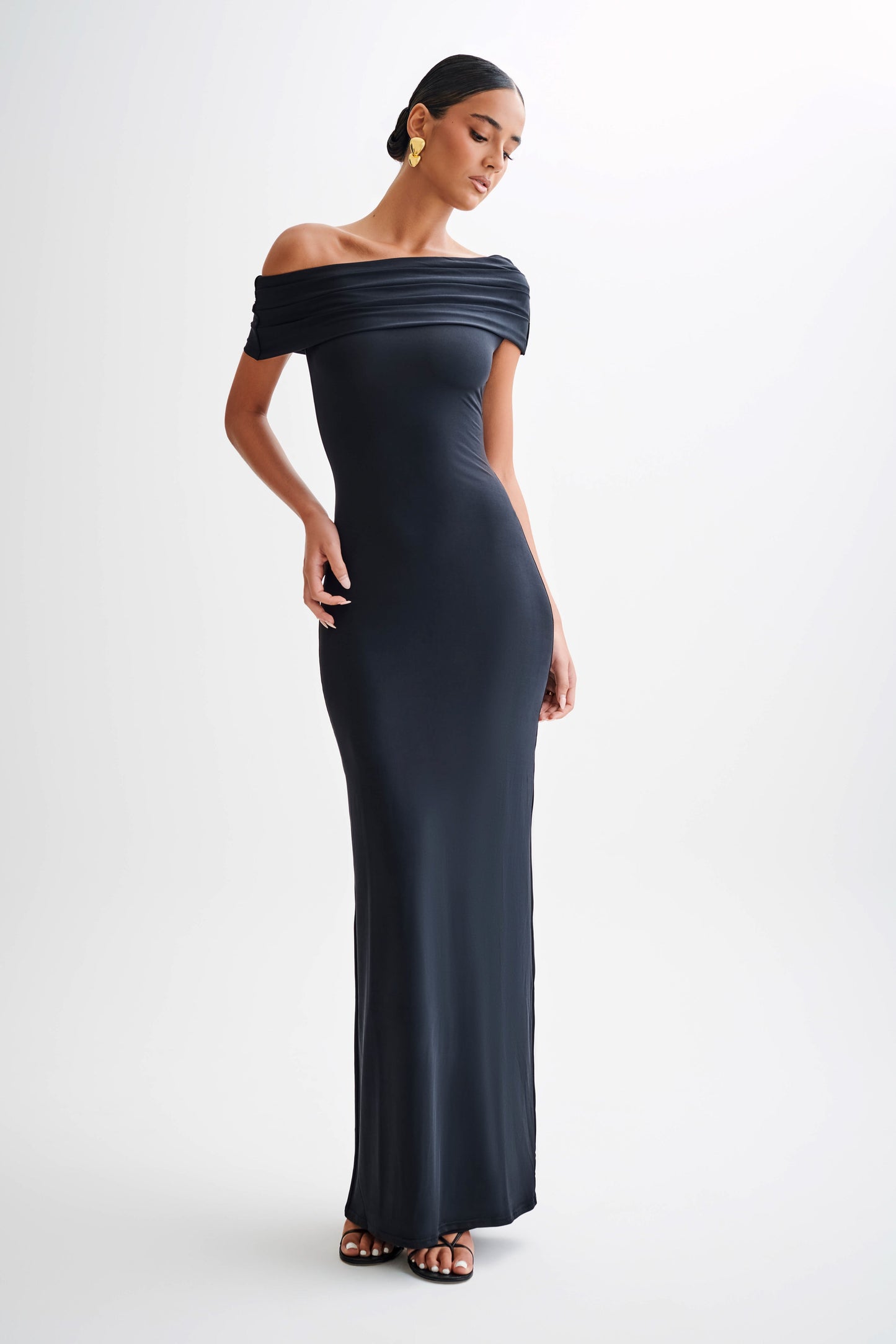 Robe Maxi Évasée et Décolletée Cassandra - Noir