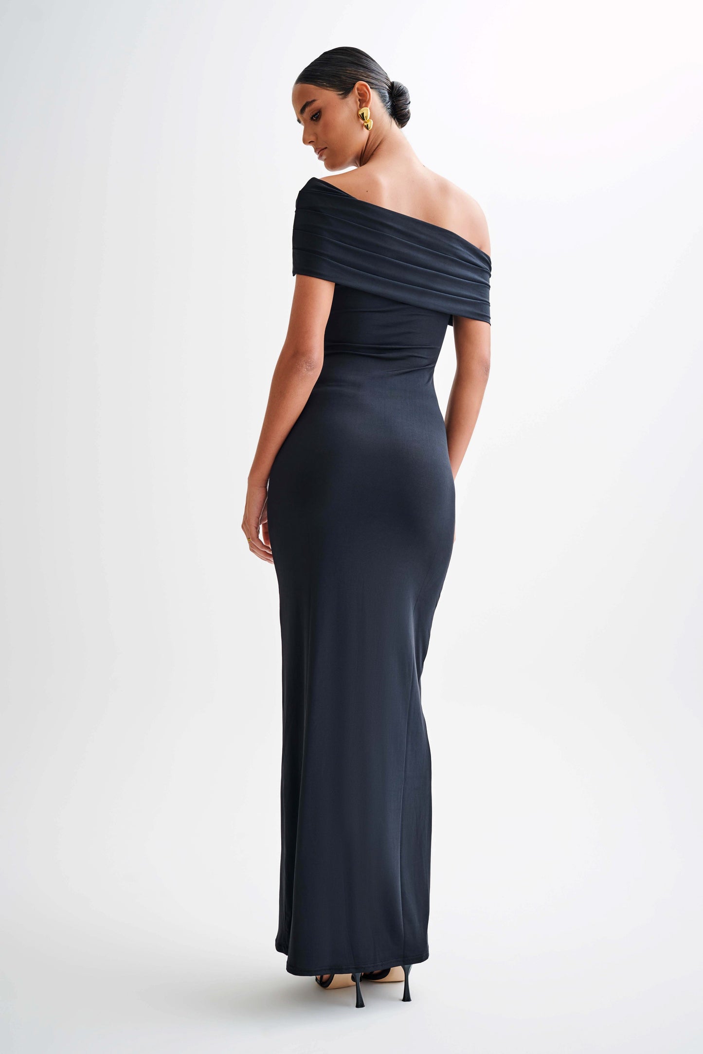 Robe Maxi Évasée et Décolletée Cassandra - Noir
