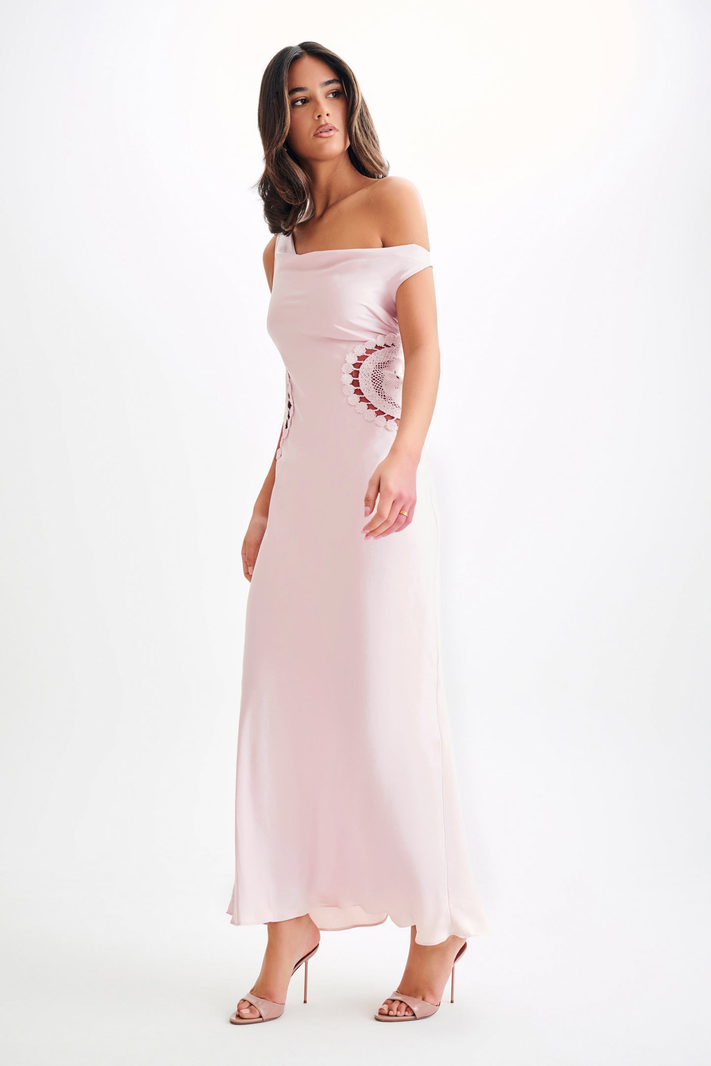 Robe Maxi Satin Kristina avec Crochet - Rose Pâle