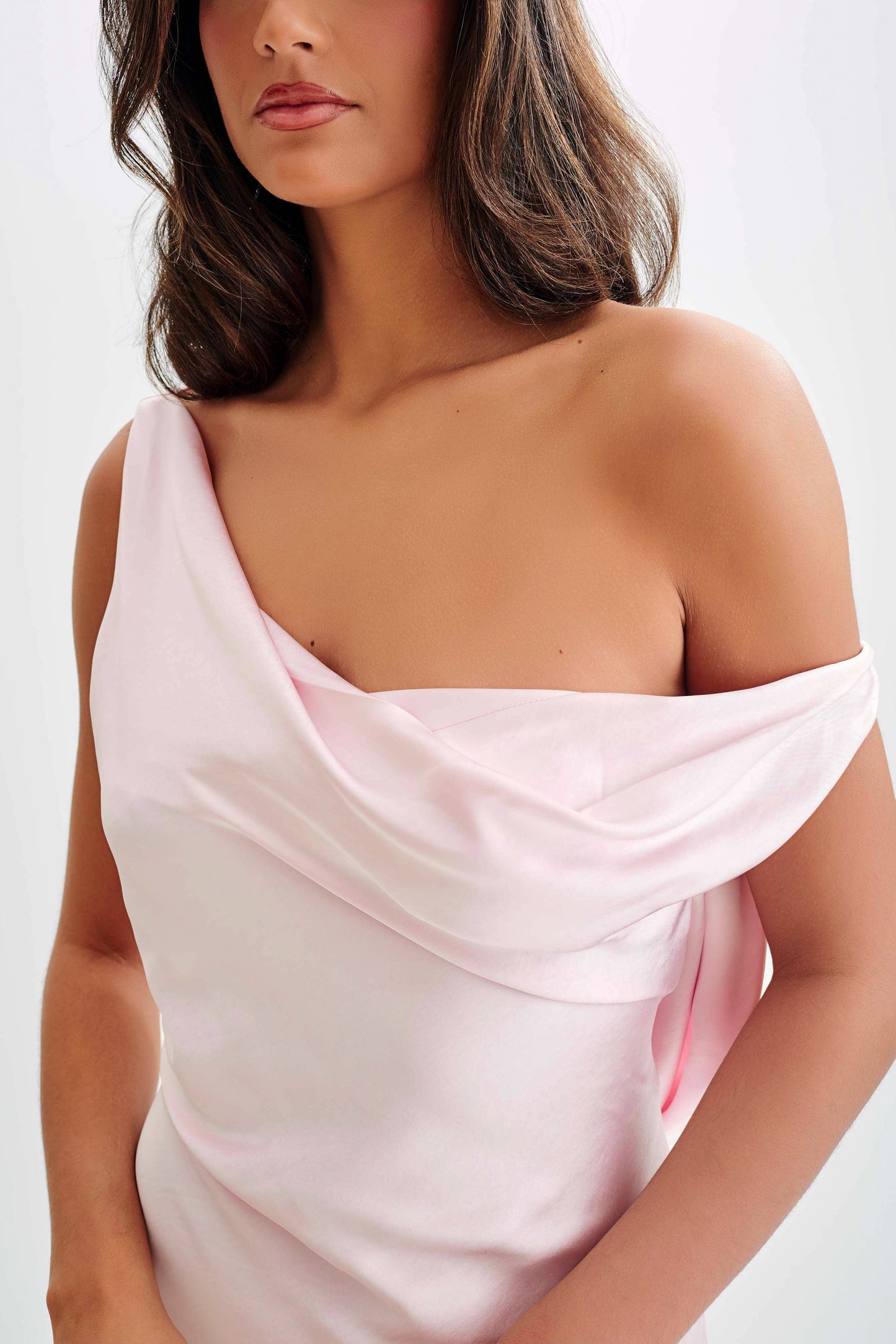 Robe Maxi Yvette à Bretelles avec Emmanchure Asymétrique - Rose Pâle