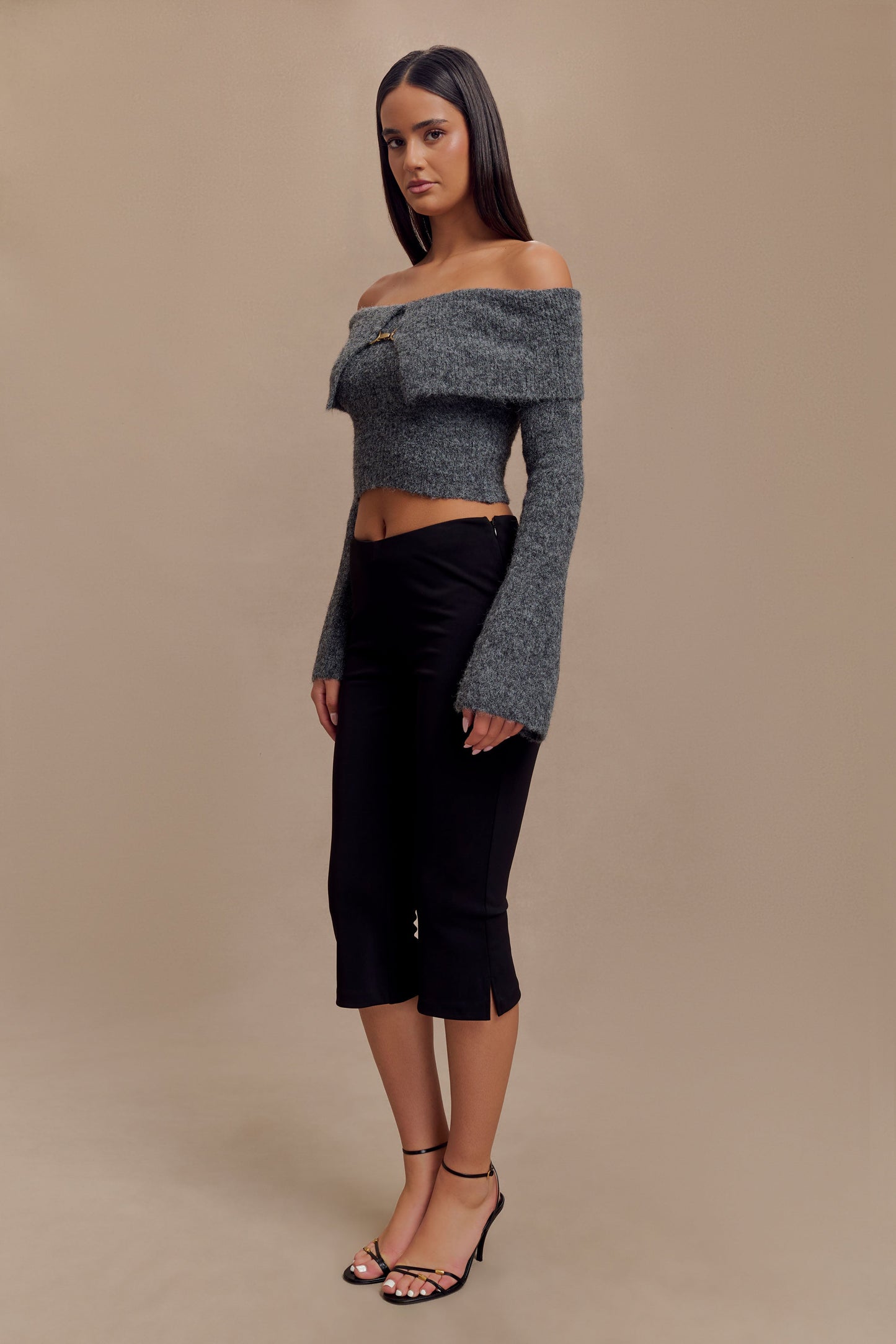 Top en tricot doux à épaules dénudées Baxter - Gris anthracite