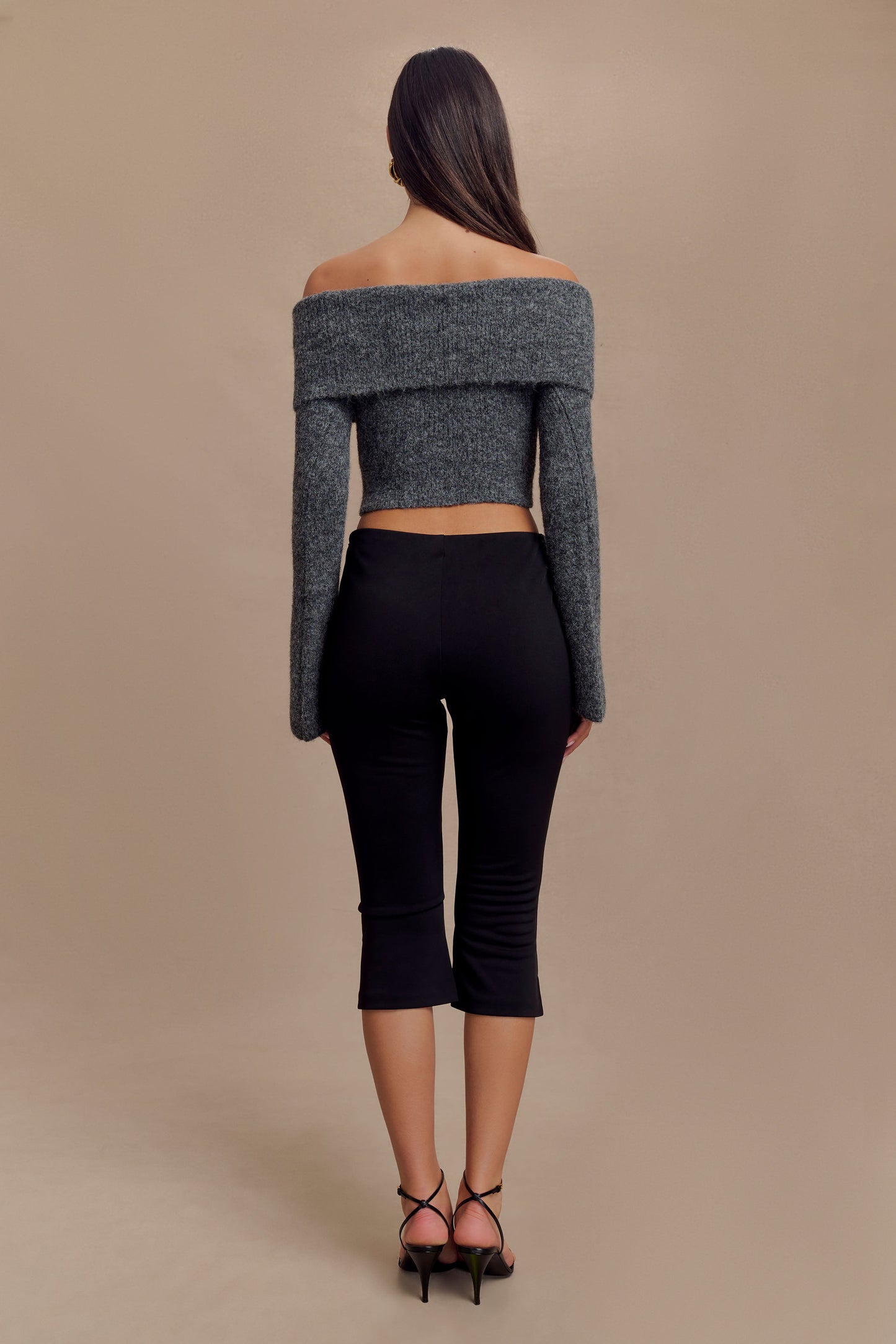 Top en tricot doux à épaules dénudées Baxter - Gris anthracite