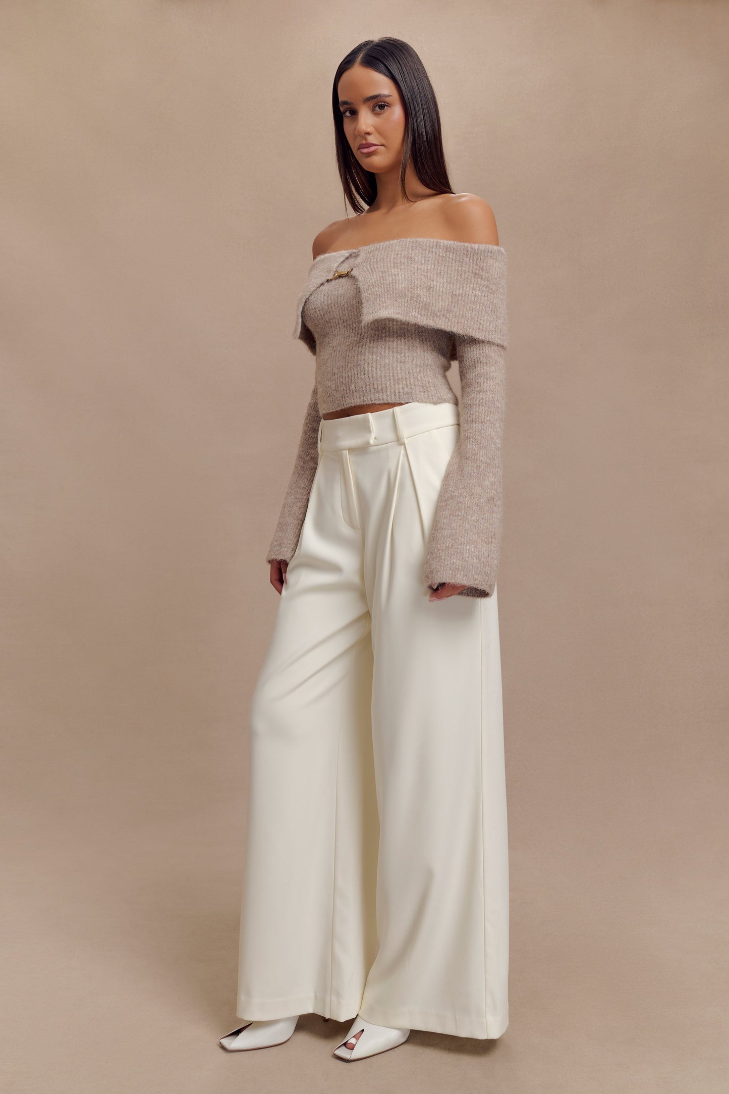 Top en tricot doux à épaules dénudées Baxter - Taupe