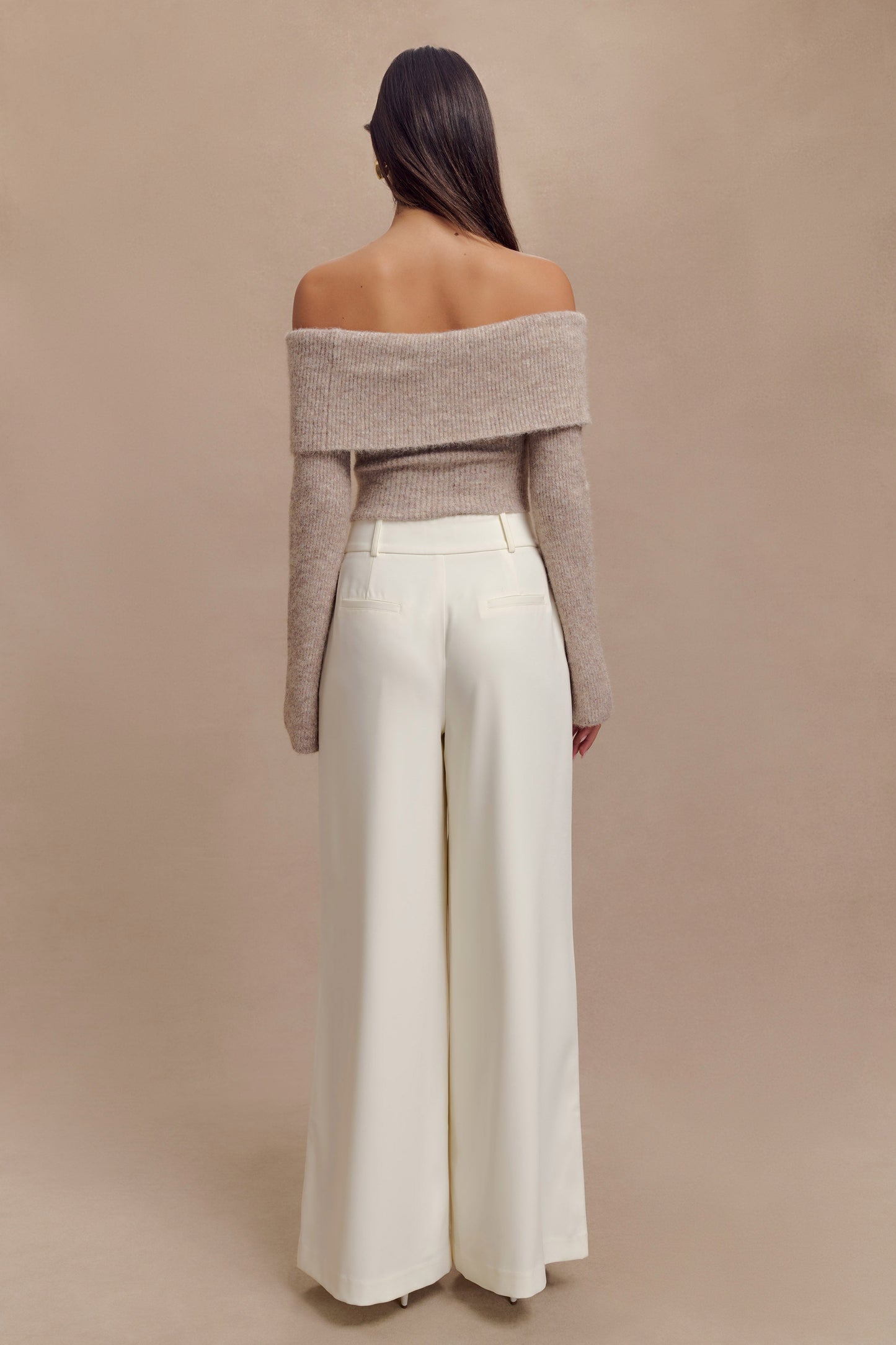 Top en tricot doux à épaules dénudées Baxter - Taupe