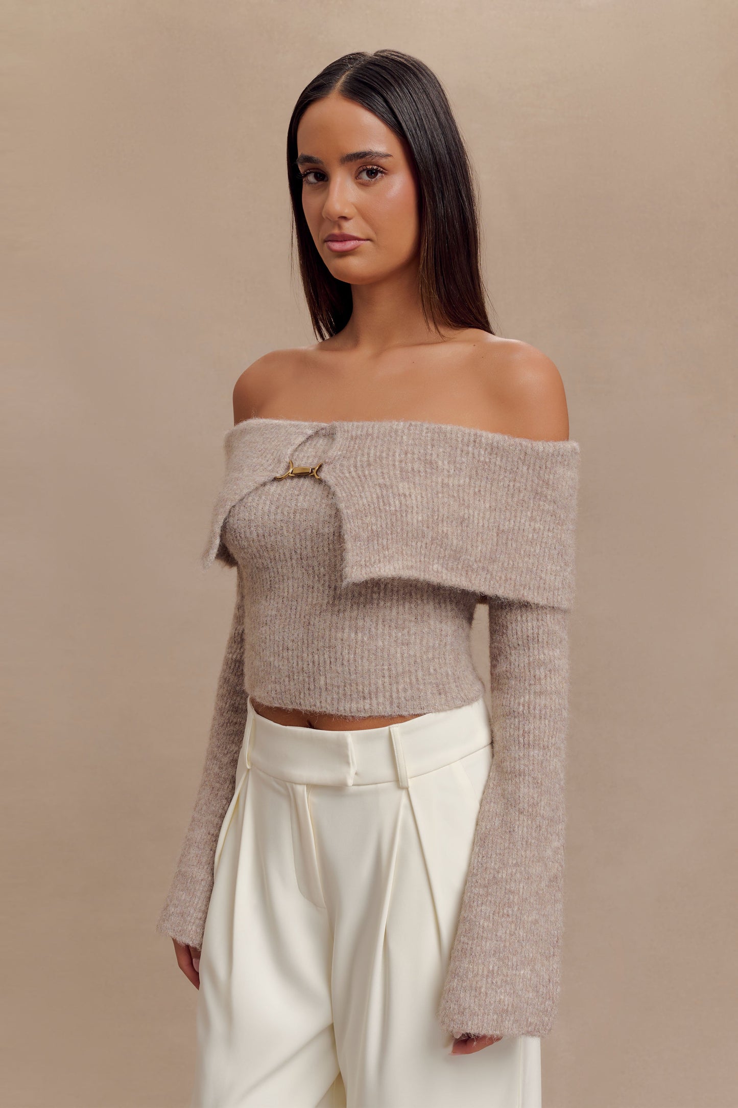 Top en tricot doux à épaules dénudées Baxter - Taupe