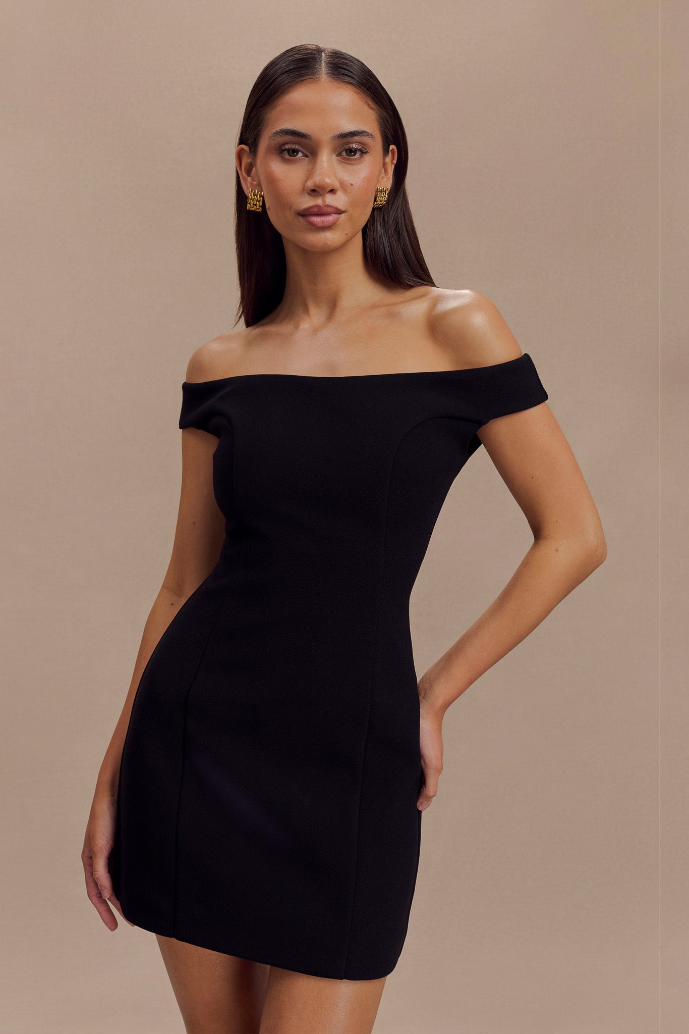 Mini-robe trapue à épaules dénudées en crêpe Cassidy - Noir