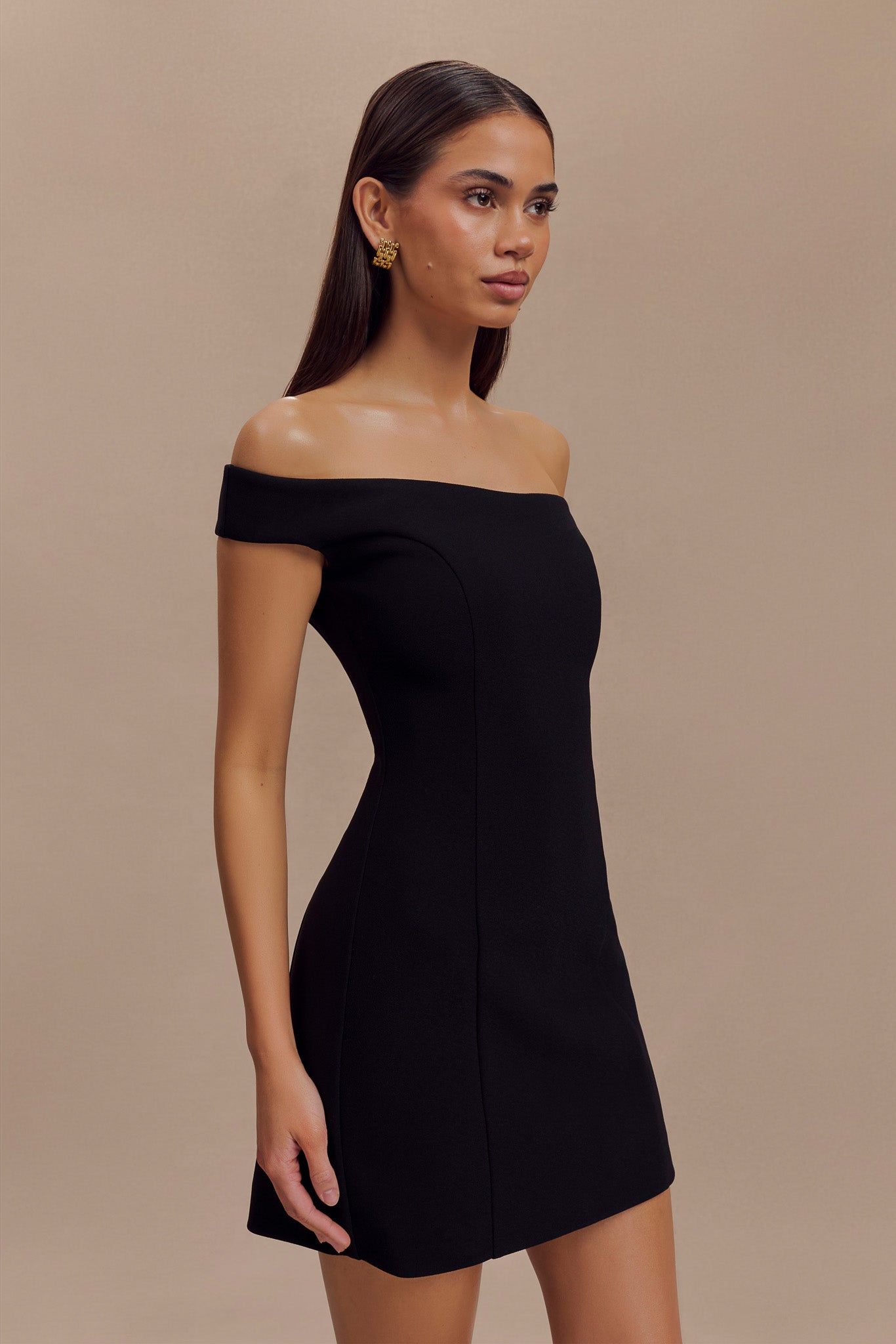 Mini-robe trapue à épaules dénudées en crêpe Cassidy - Noir