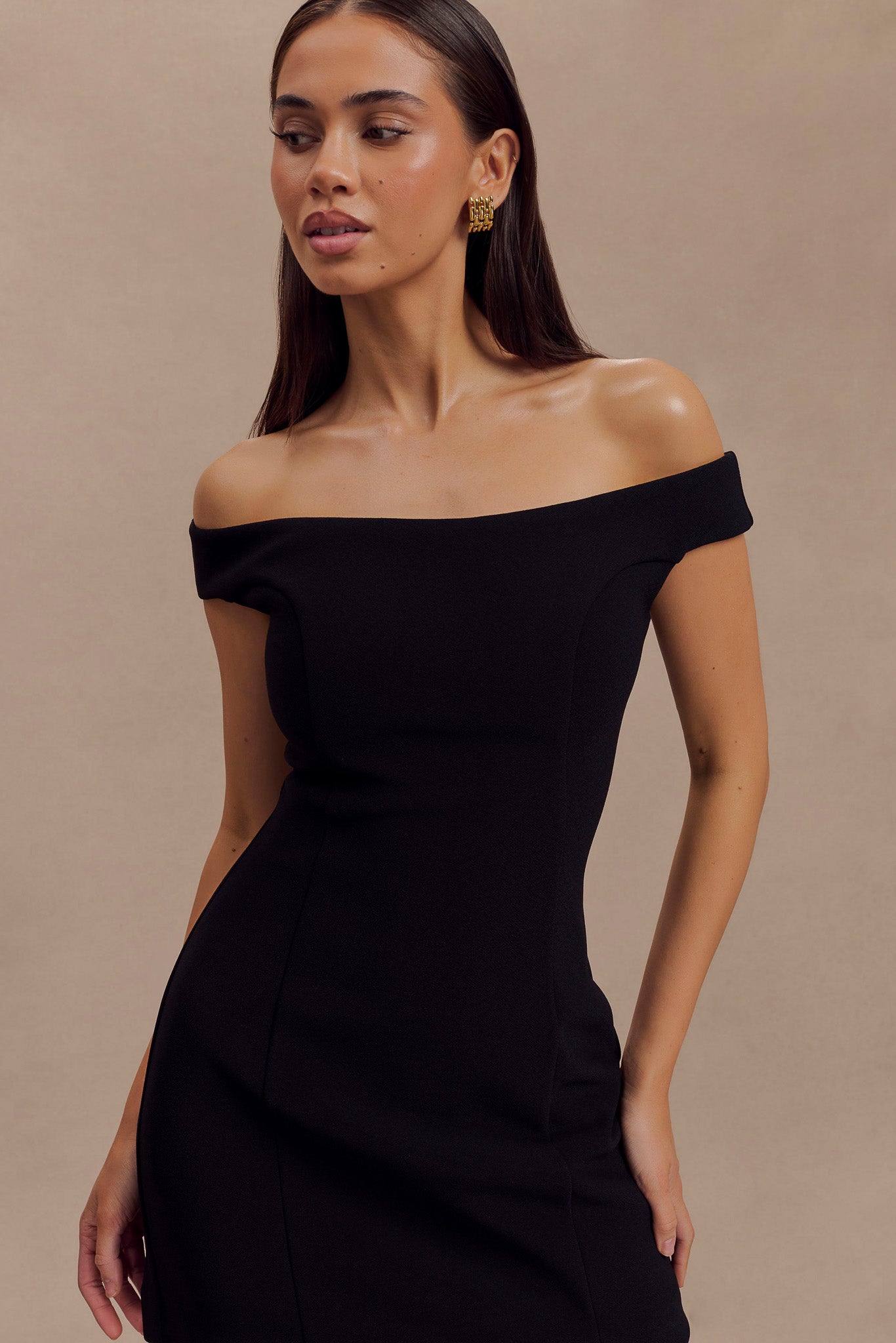 Mini-robe trapue à épaules dénudées en crêpe Cassidy - Noir