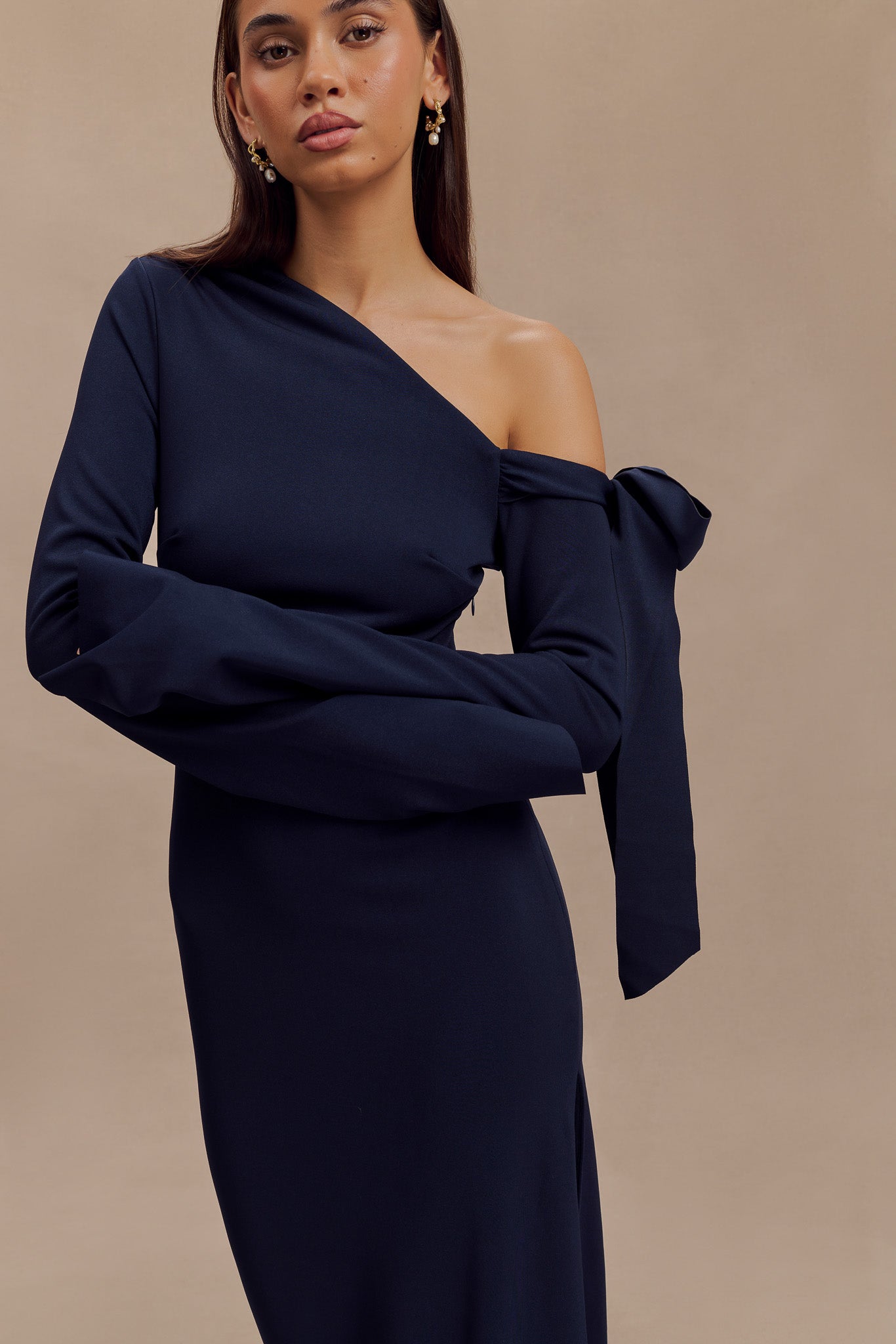 Robe Maxi en Crêpe à Une Épaule Nicola - Bleu Marine Foncé