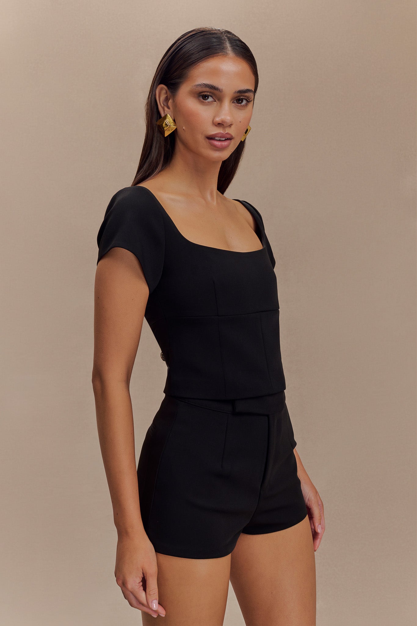 Top tailleur Ellis à manches courtes et longueur allongée - Noir