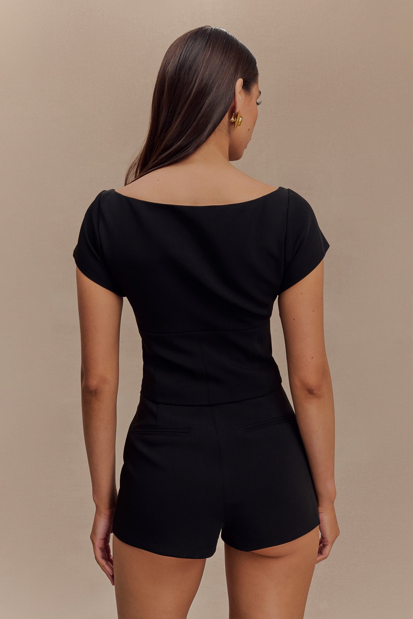 Top tailleur Ellis à manches courtes et longueur allongée - Noir