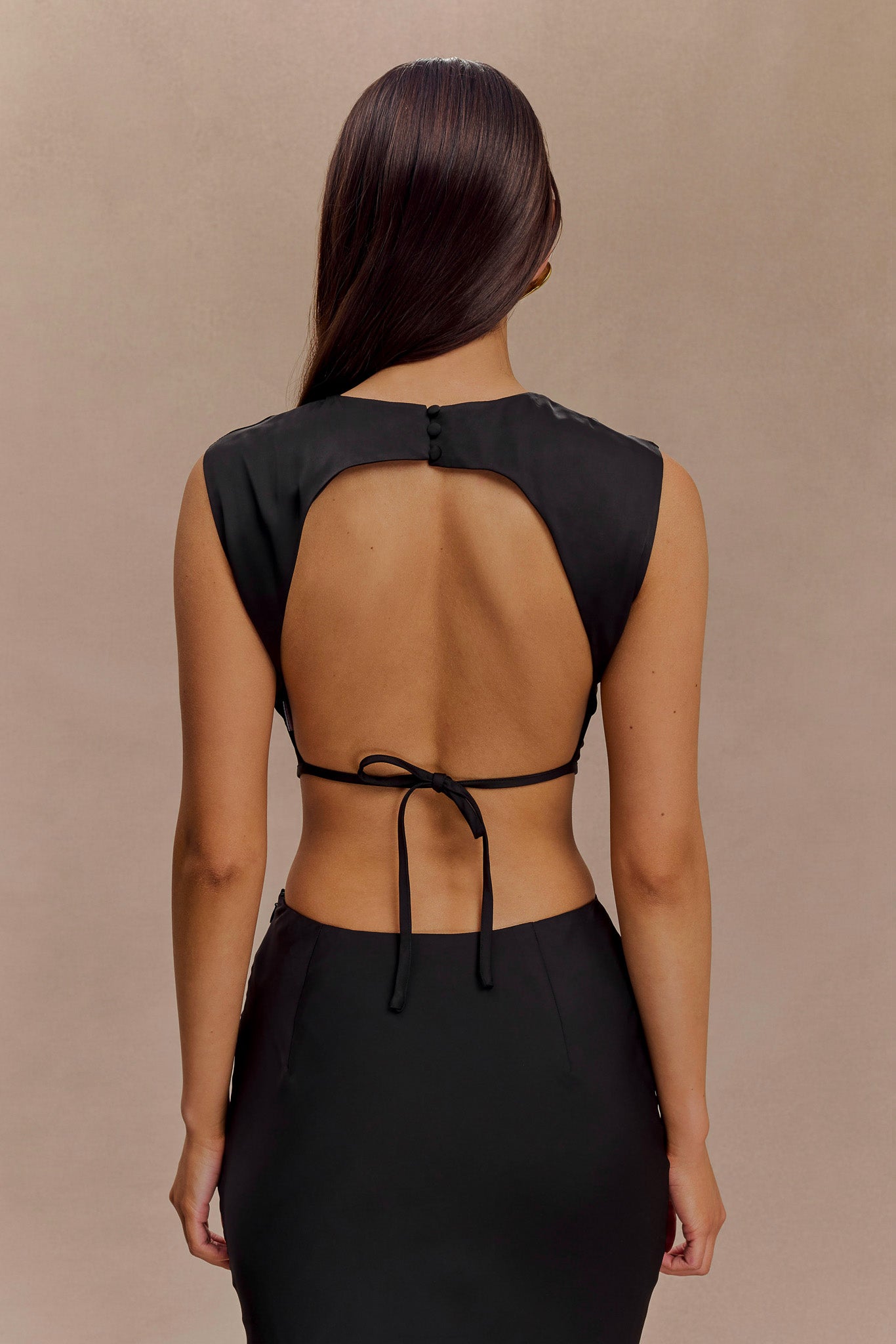 Top court sans manches en satin Viviana - Noir