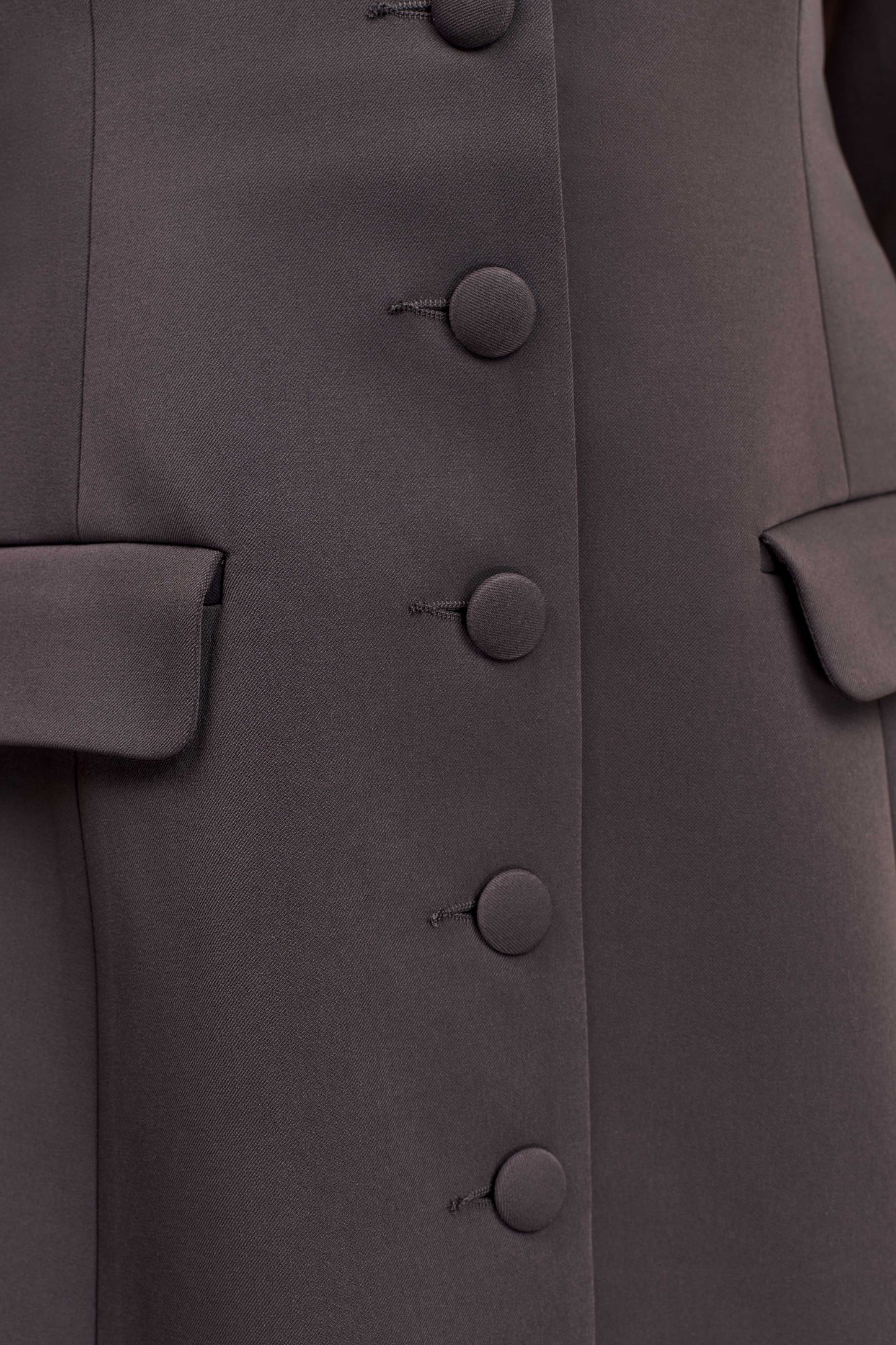 Jolie Mini-Robe Encolure V - Gris Anthracite