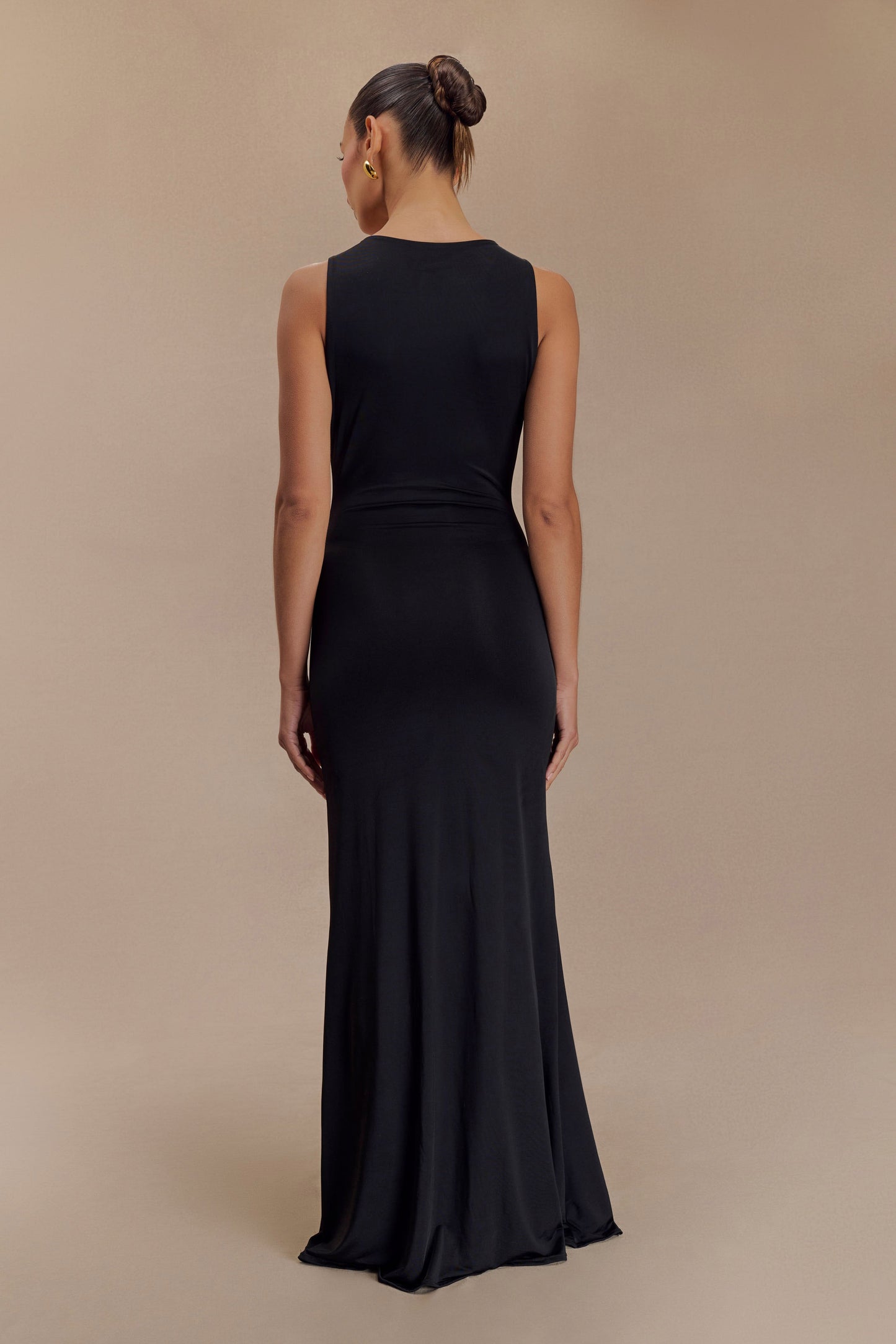 Robe Maxi Beck à Décolleté Plongeant avec Frotterie Florale - Noir
