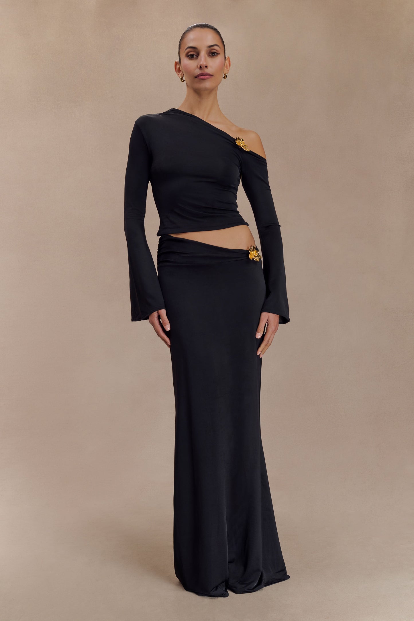 Jupe Maxi Asymétrique Ainsley avec Frotterie Fleurie - Noir