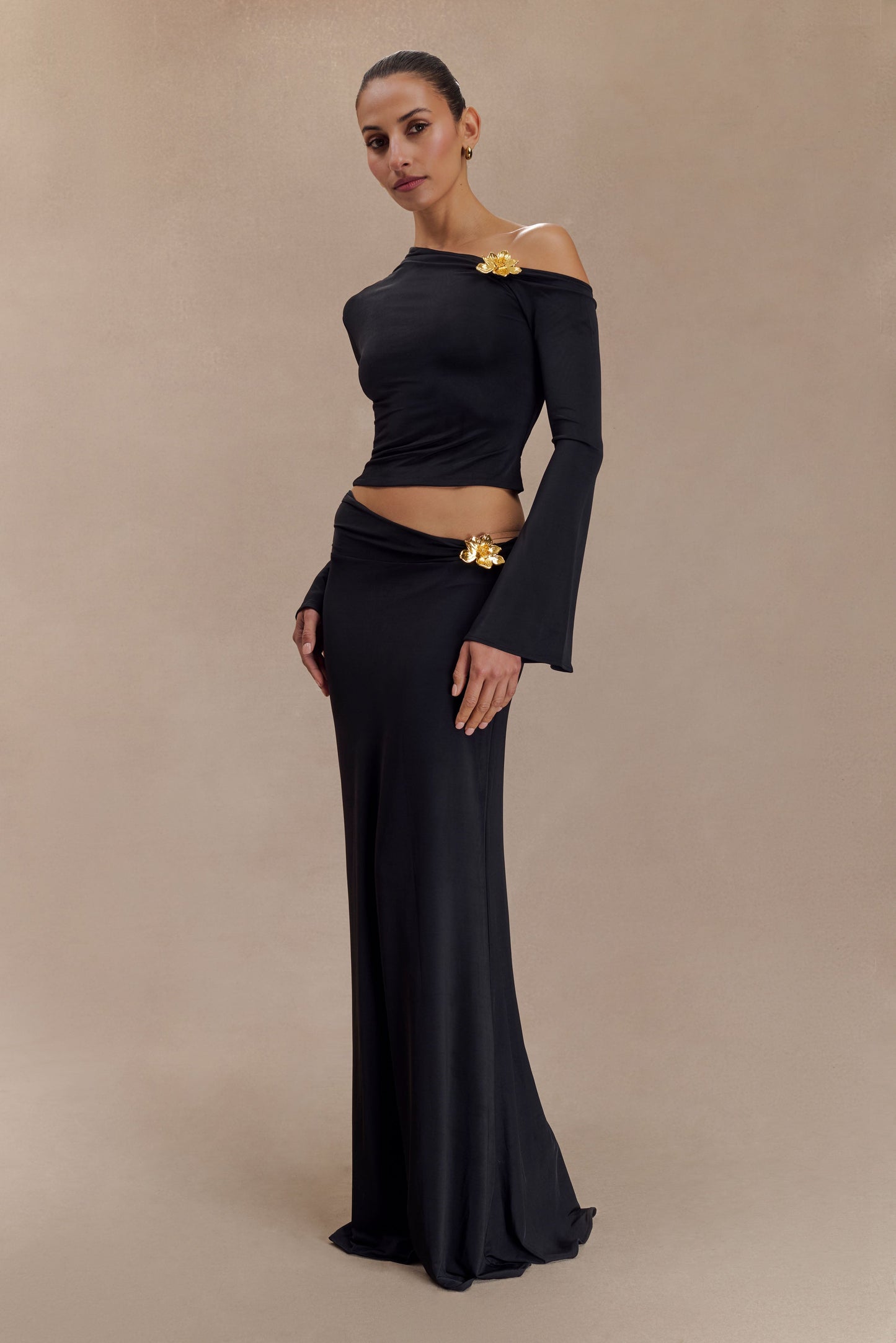 Jupe Maxi Asymétrique Ainsley avec Frotterie Fleurie - Noir