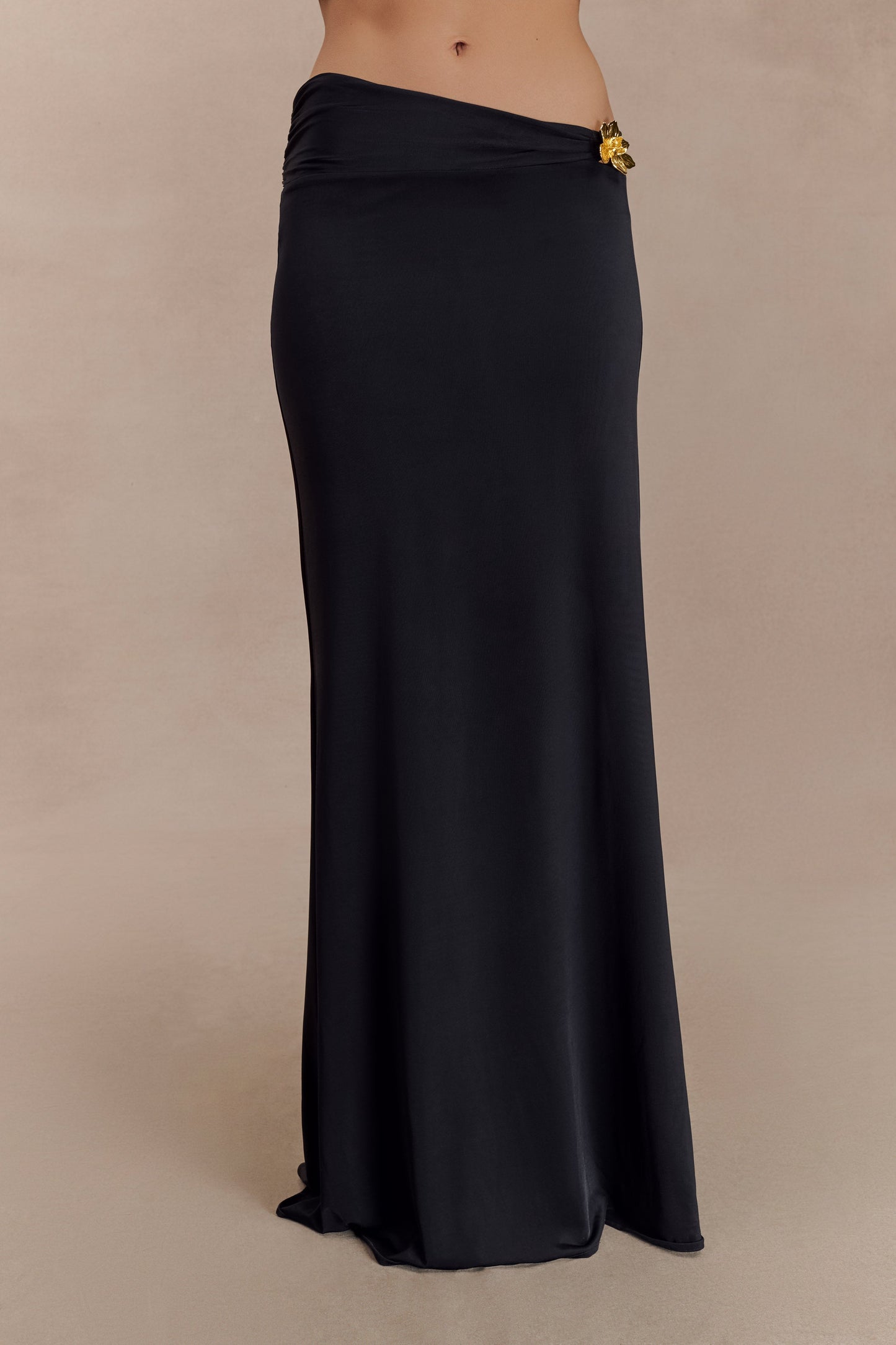 Jupe Maxi Asymétrique Ainsley avec Frotterie Fleurie - Noir