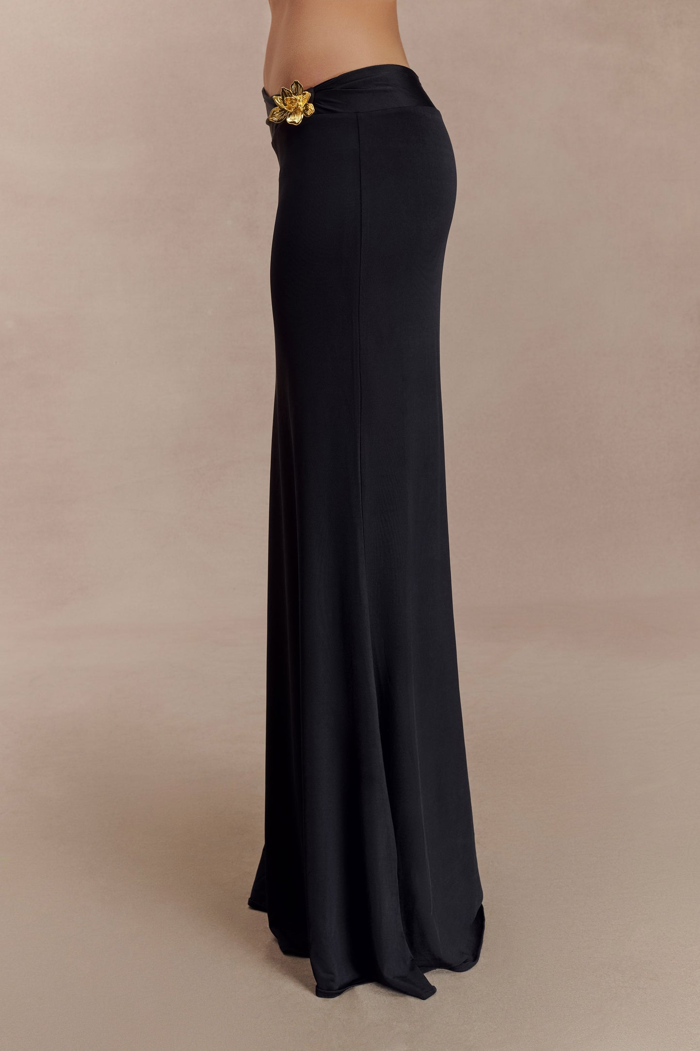 Jupe Maxi Asymétrique Ainsley avec Frotterie Fleurie - Noir
