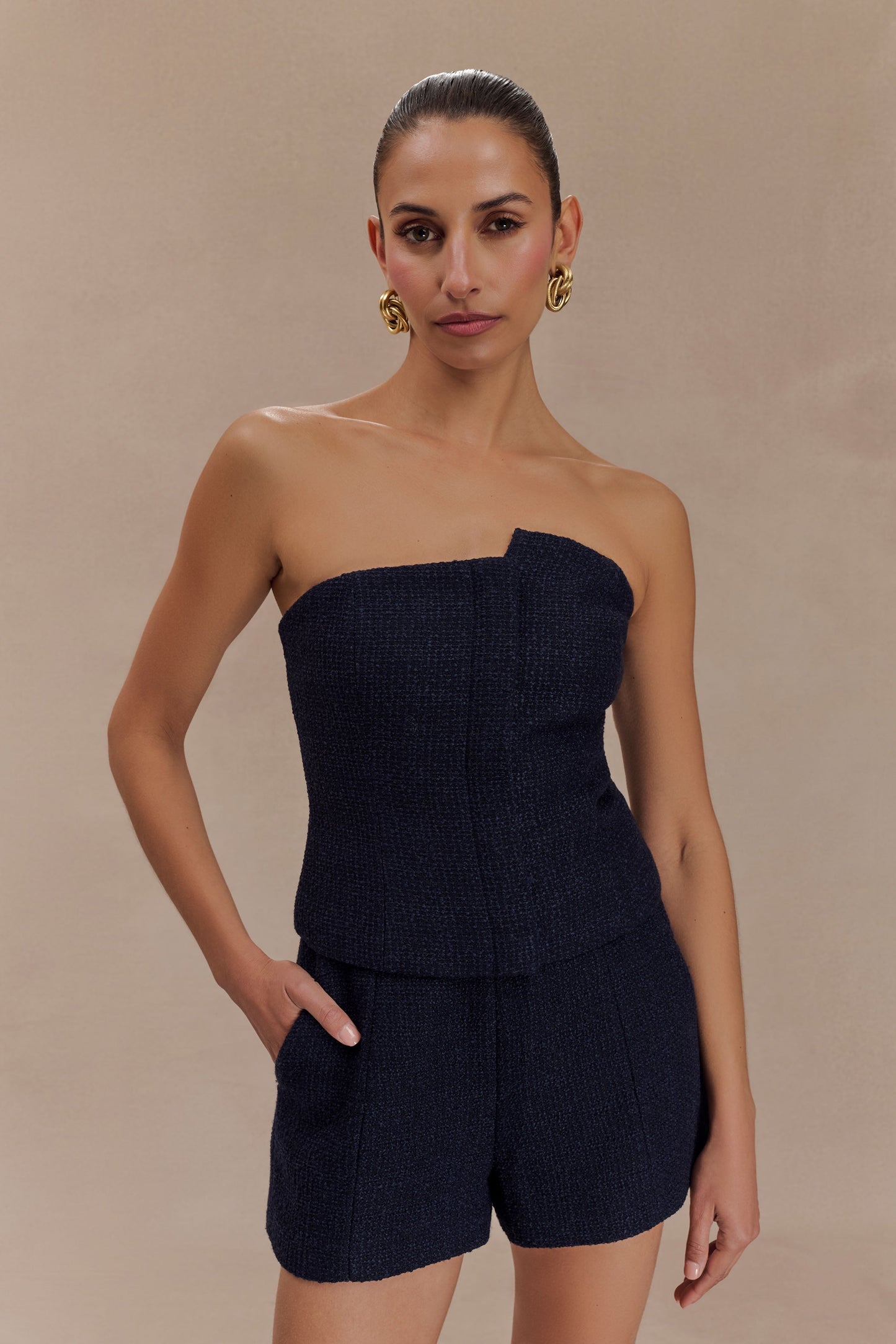 Top asymétrique sans bretelles en boucle de Parker - Bleu nuit