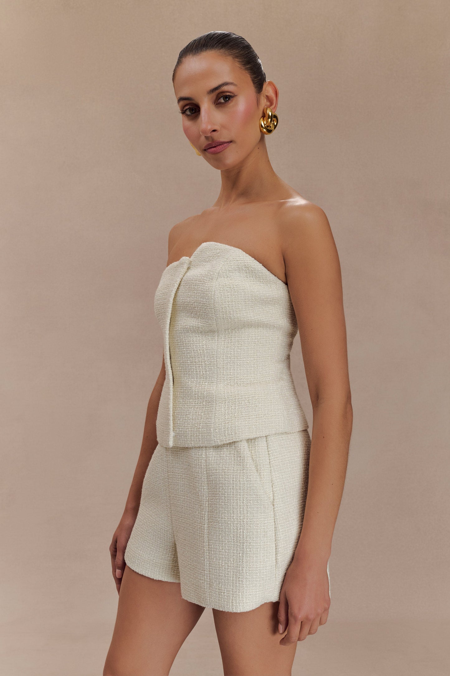 Top asymétrique sans bretelles en boucle de Parker - Ivoire