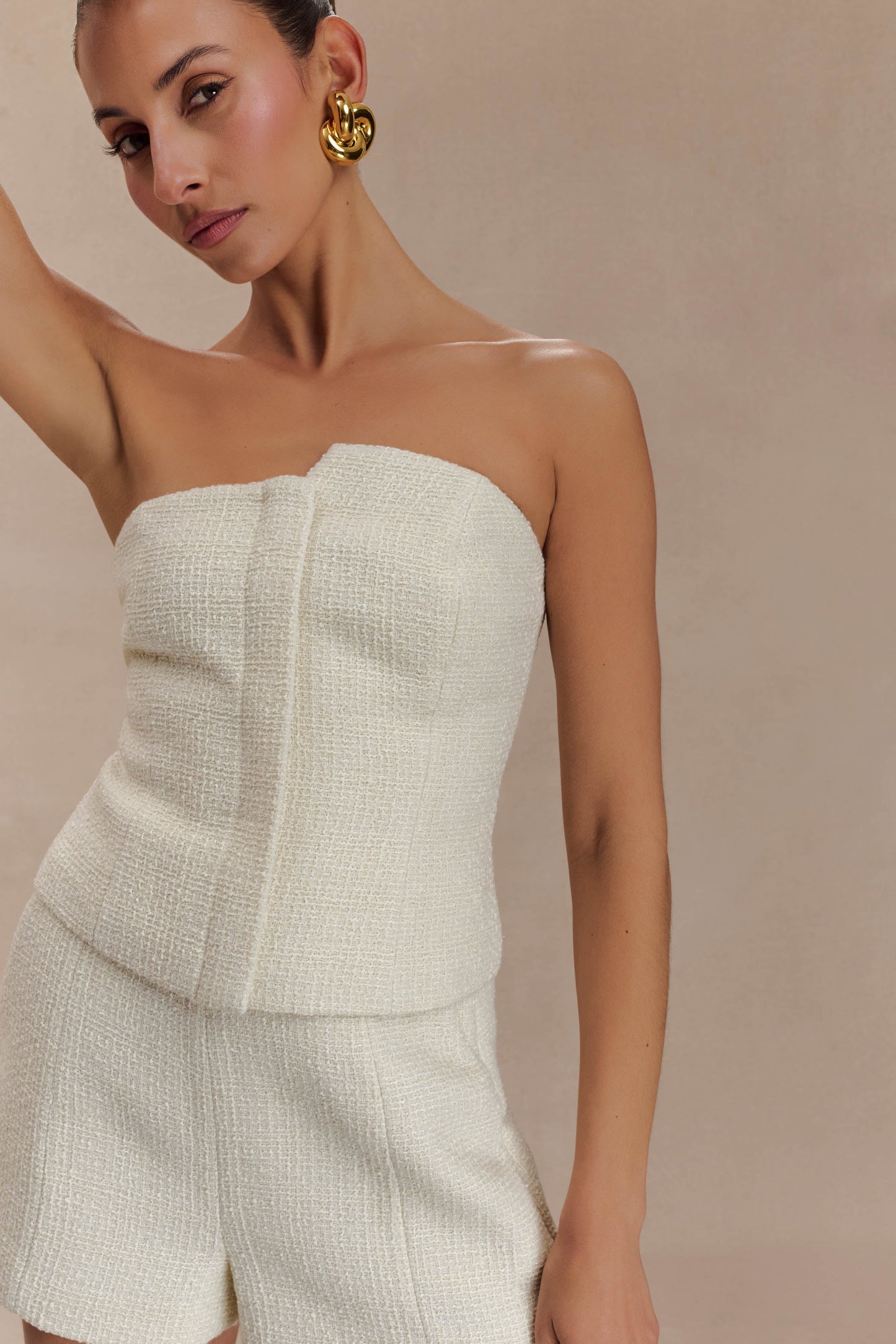 Top asymétrique sans bretelles en boucle de Parker - Ivoire