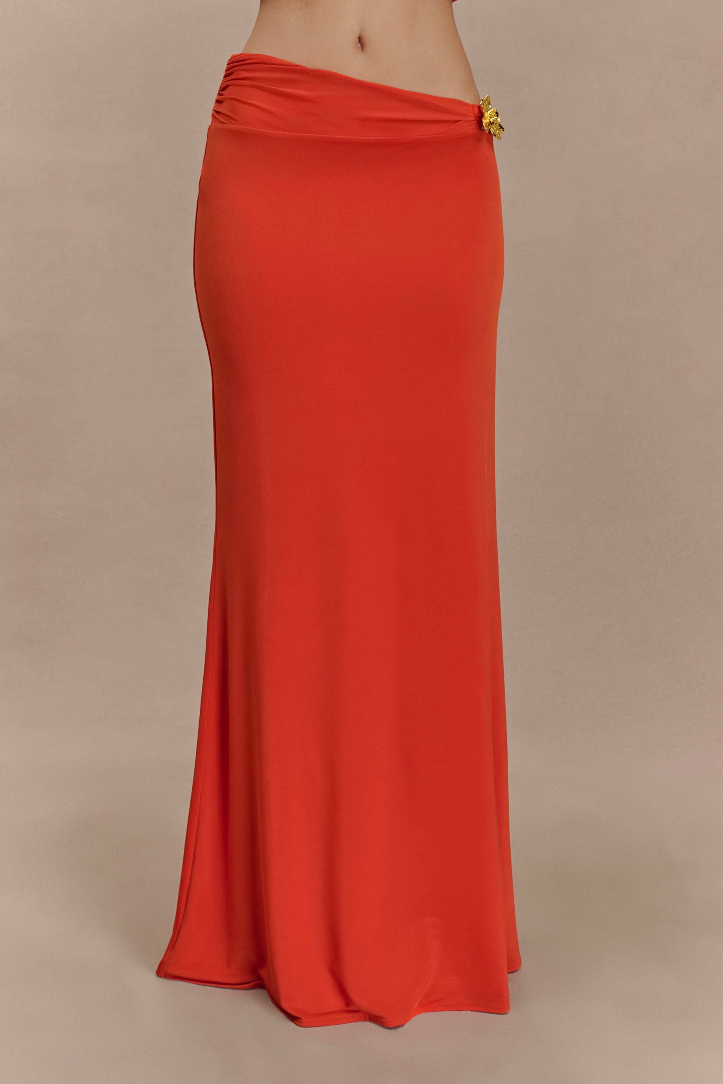 Jupe Maxi Asymétrique Ainsley avec Frotterie Florale - Orange Brûlé