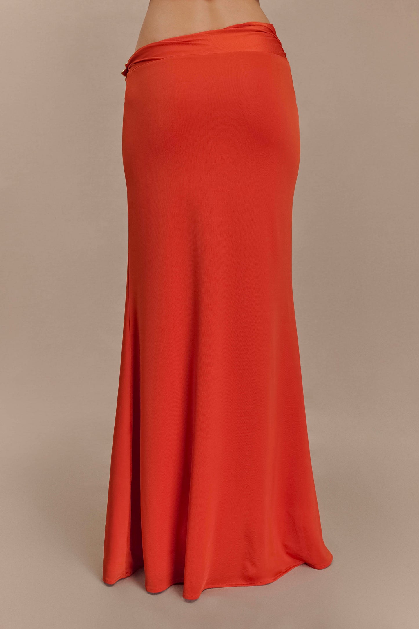 Jupe Maxi Asymétrique Ainsley avec Frotterie Florale - Orange Brûlé
