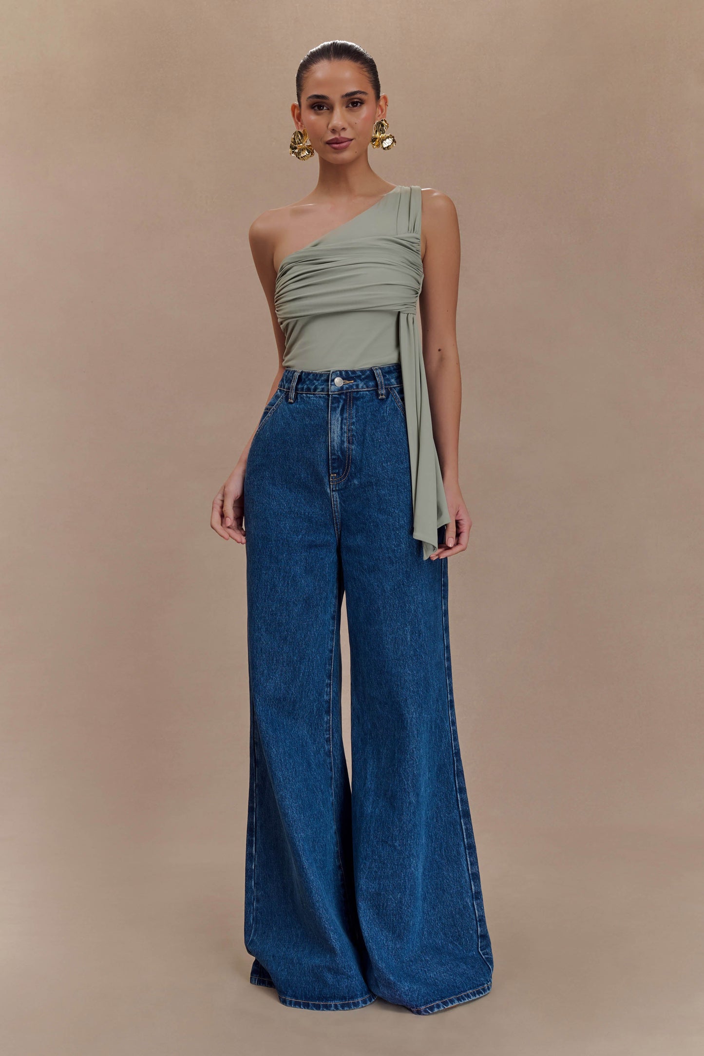 Sera Haut en nylon recyclé à une épaule avec drapé - Basil