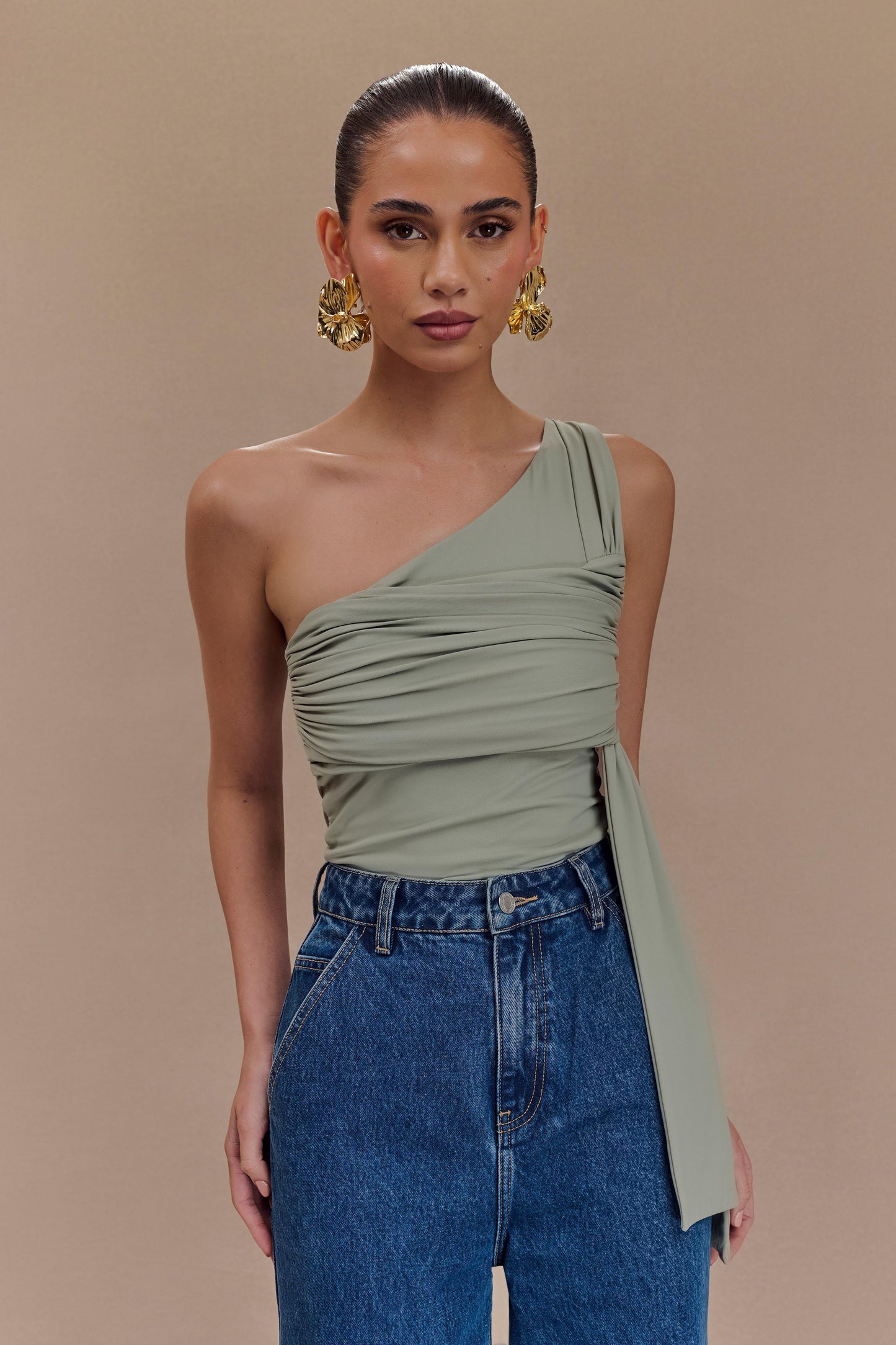 Sera Haut en nylon recyclé à une épaule avec drapé - Basil