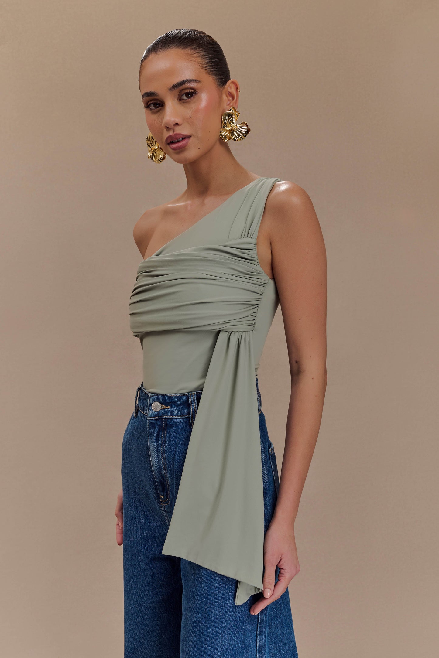 Sera Haut en nylon recyclé à une épaule avec drapé - Basil