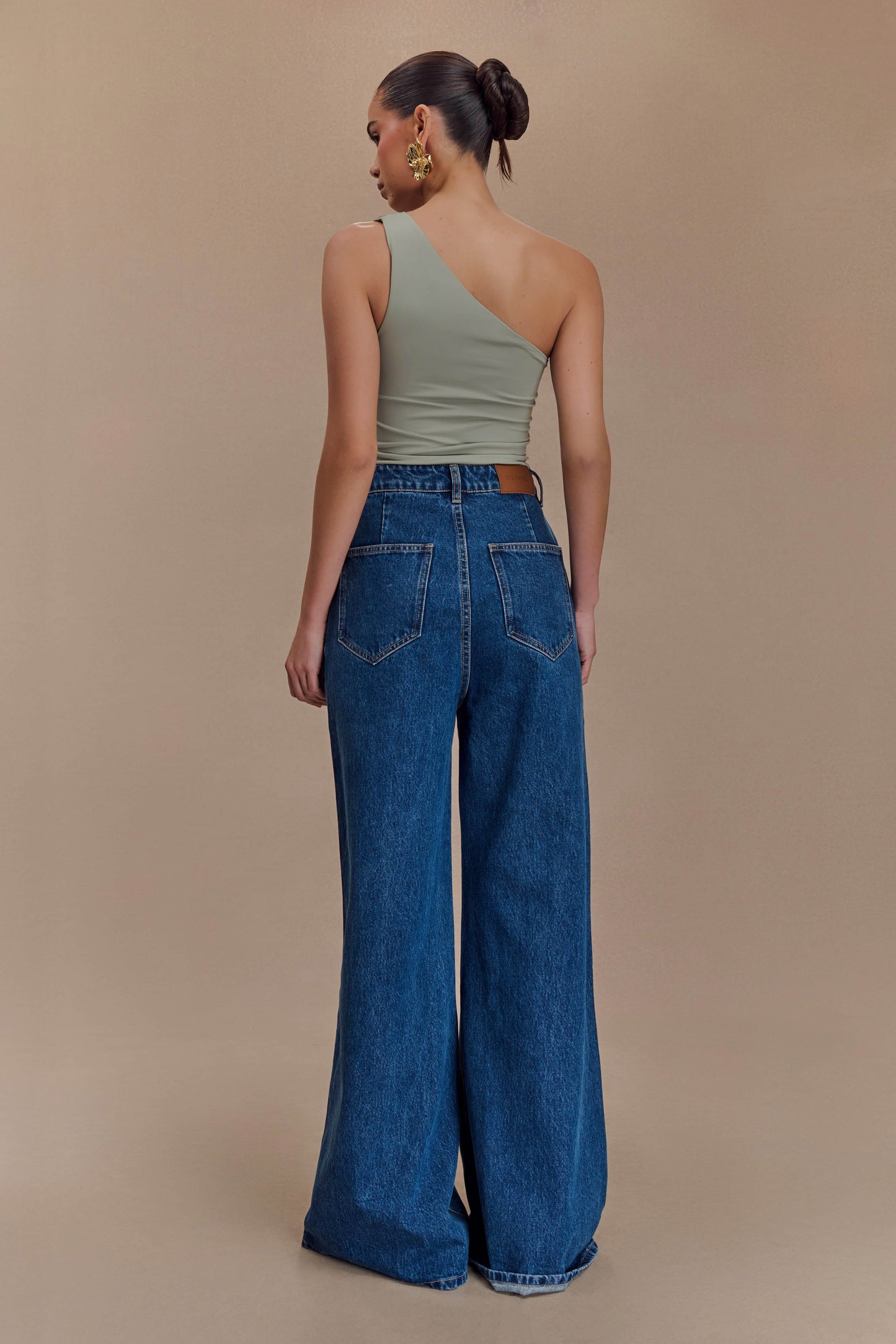Sera Haut en nylon recyclé à une épaule avec drapé - Basil